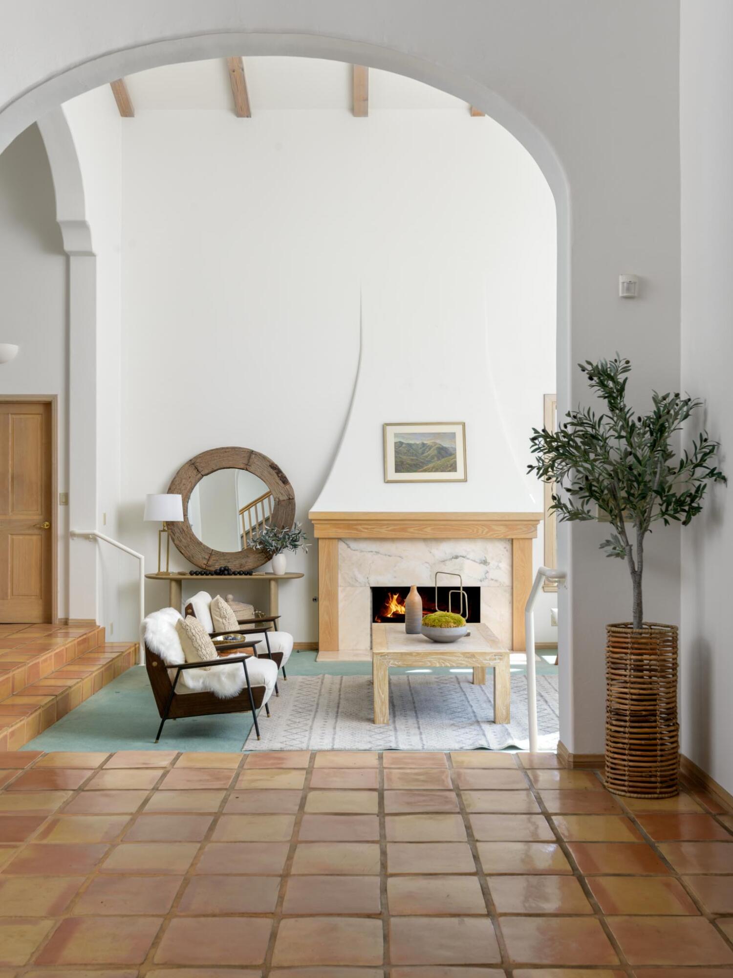 Santa Barbara, California 93105, United States, 5 Bedrooms Bedrooms, ,4 BathroomsBathrooms,Residential,Active,81319