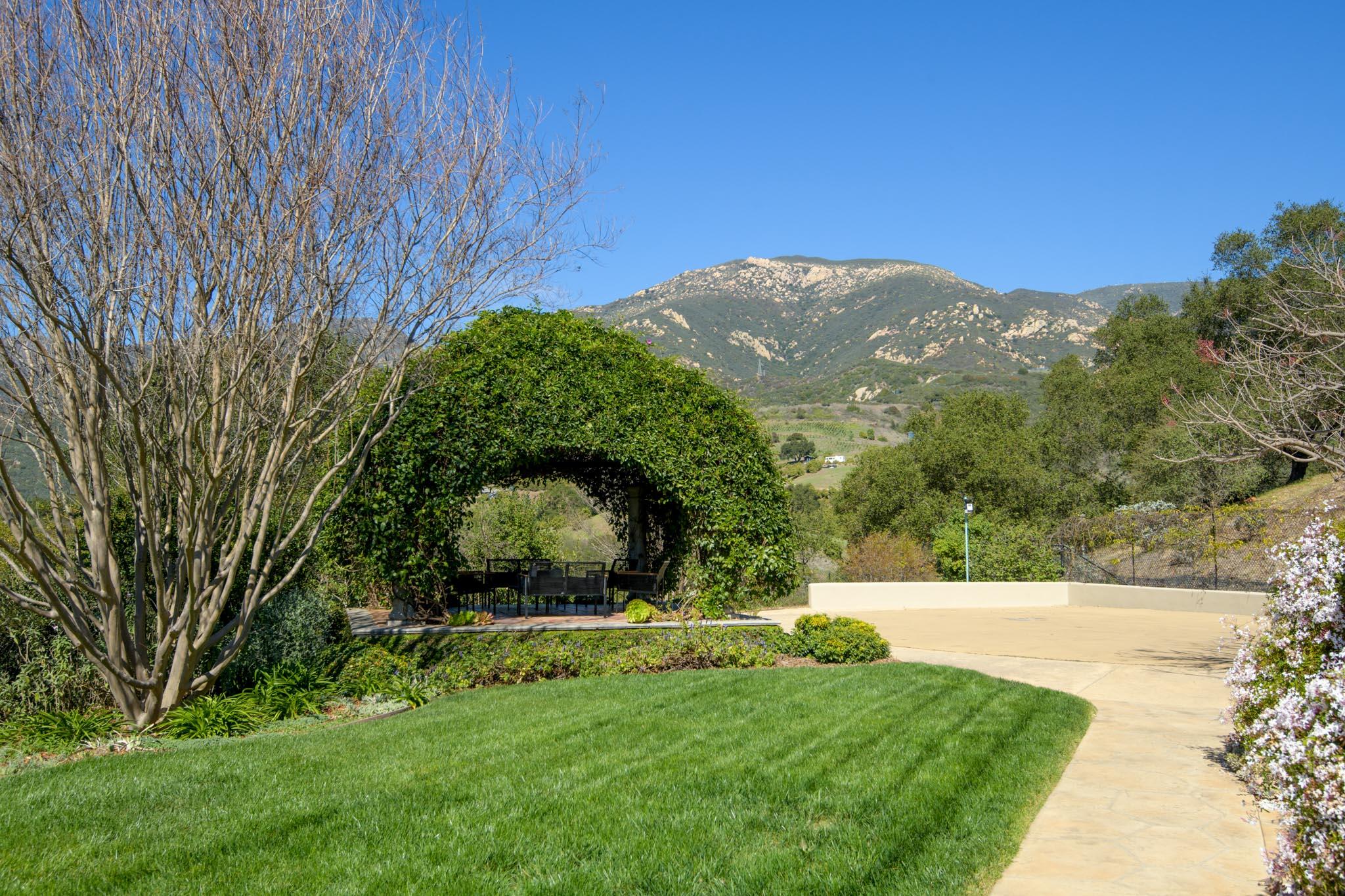 Santa Barbara, California 93105, United States, 5 Bedrooms Bedrooms, ,4 BathroomsBathrooms,Residential,Active,81319