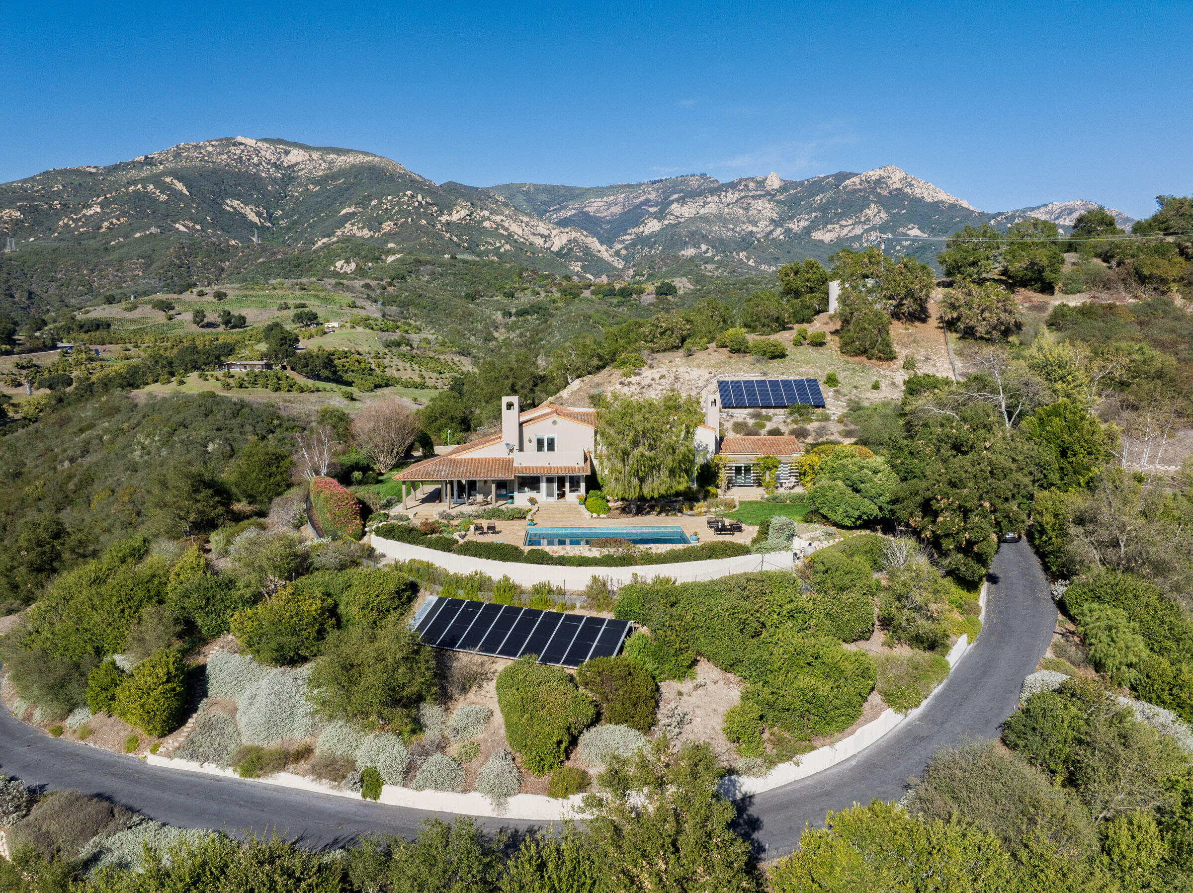 Santa Barbara, California 93105, United States, 5 Bedrooms Bedrooms, ,4 BathroomsBathrooms,Residential,Active,81319