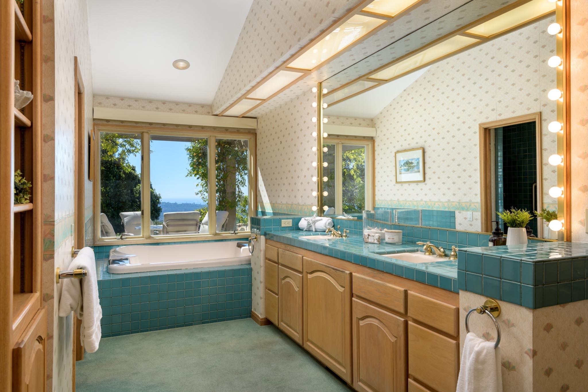 Santa Barbara, California 93105, United States, 5 Bedrooms Bedrooms, ,4 BathroomsBathrooms,Residential,Active,81319