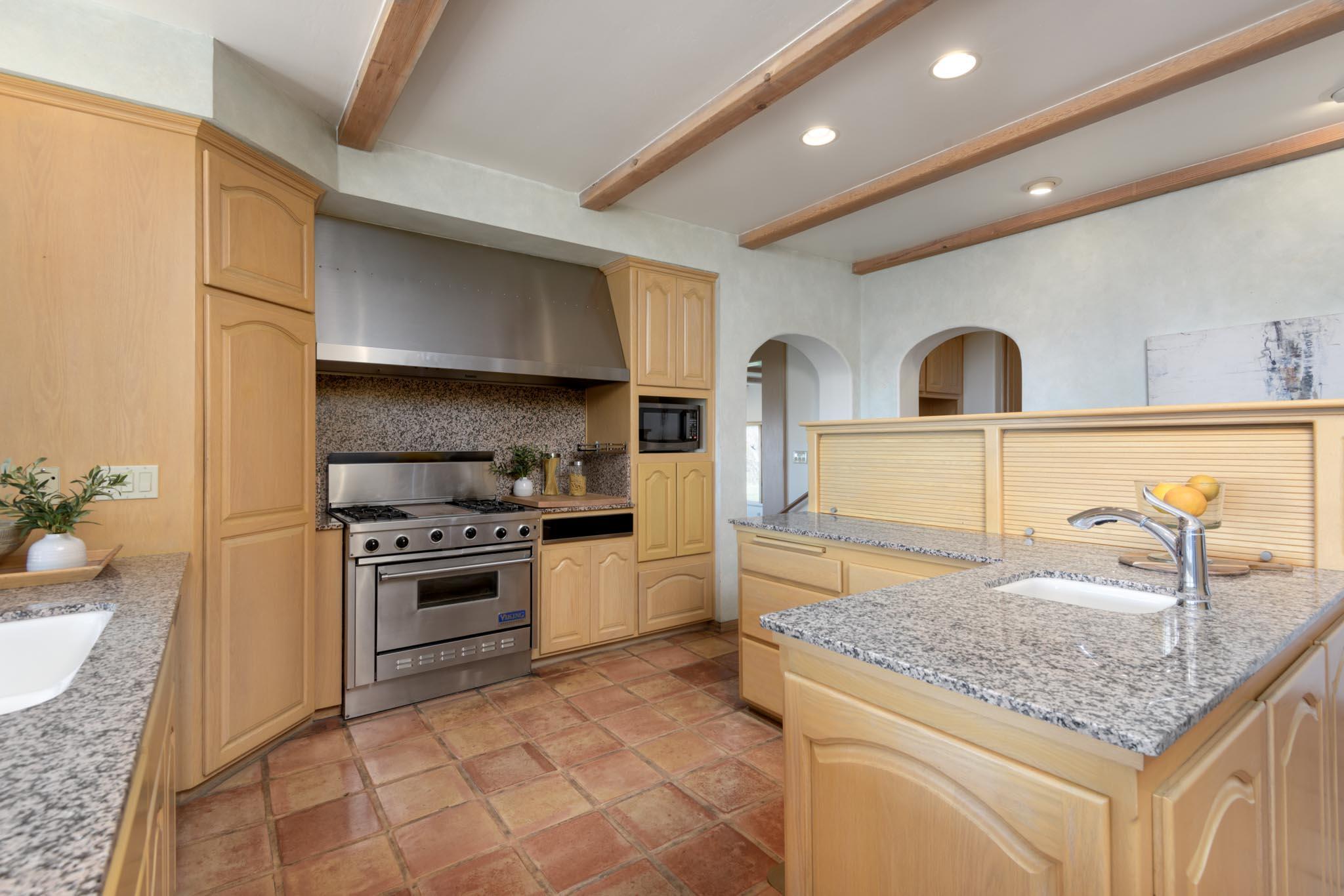 Santa Barbara, California 93105, United States, 5 Bedrooms Bedrooms, ,4 BathroomsBathrooms,Residential,Active,81319