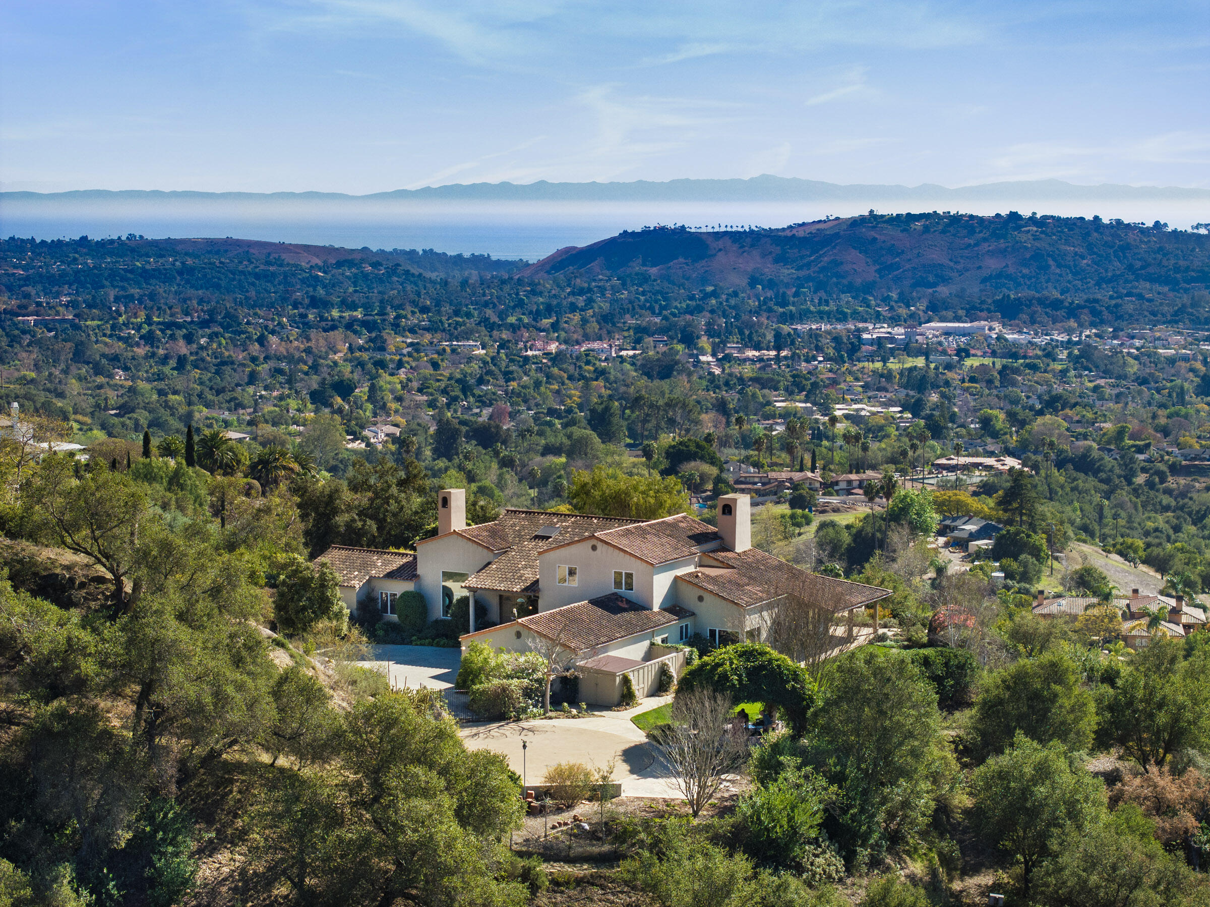 Santa Barbara, California 93105, United States, 5 Bedrooms Bedrooms, ,4 BathroomsBathrooms,Residential,Active,81319