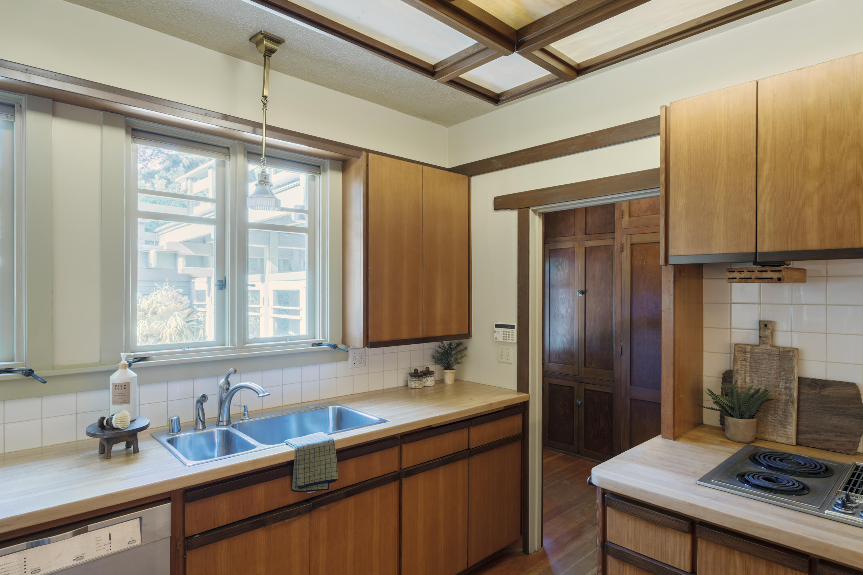 Ventura, California 93003, United States, 5 Bedrooms Bedrooms, ,5 BathroomsBathrooms,Residential,Active,107012