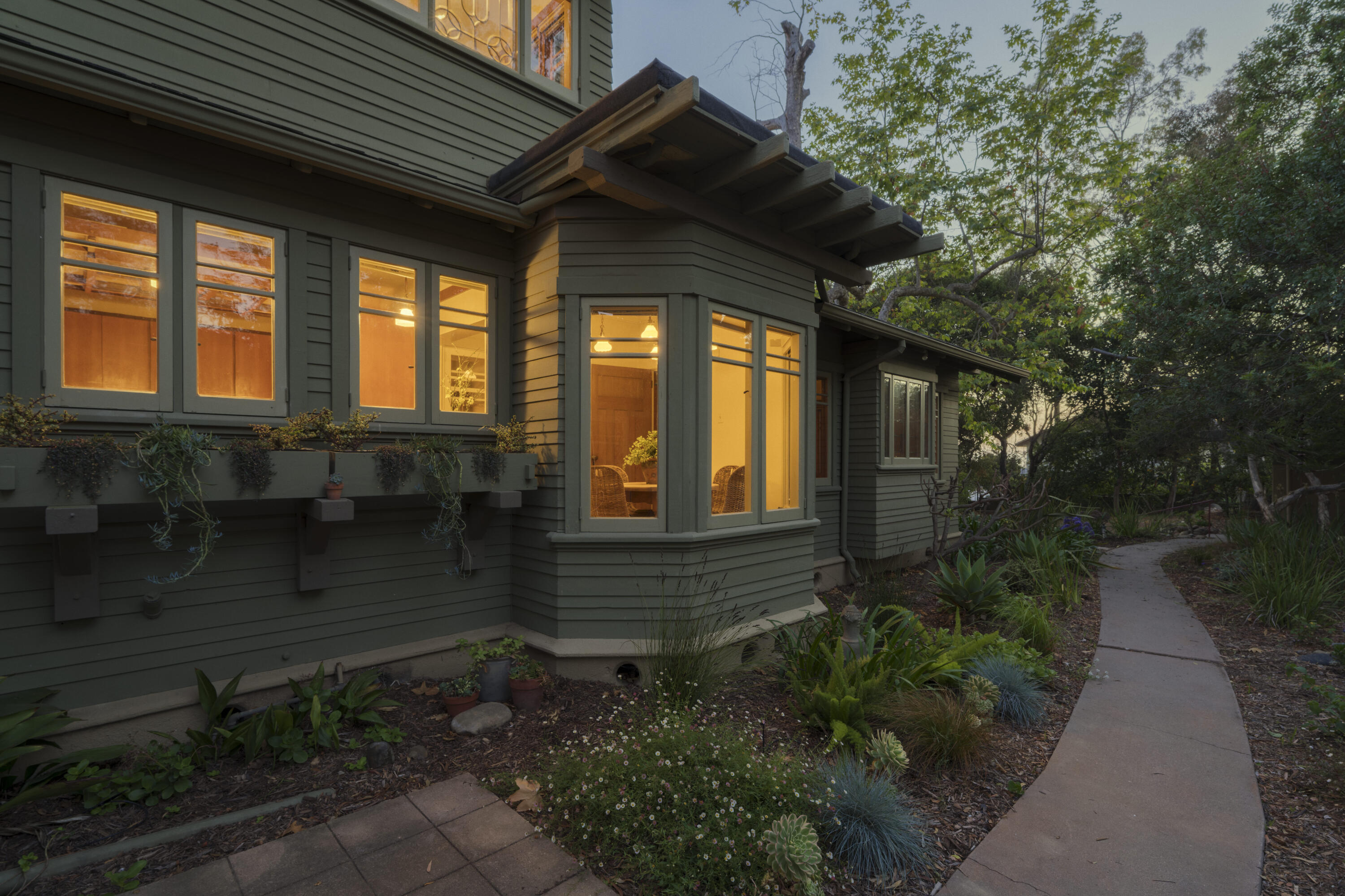 Ventura, California 93003, United States, 5 Bedrooms Bedrooms, ,5 BathroomsBathrooms,Residential,Active,107012