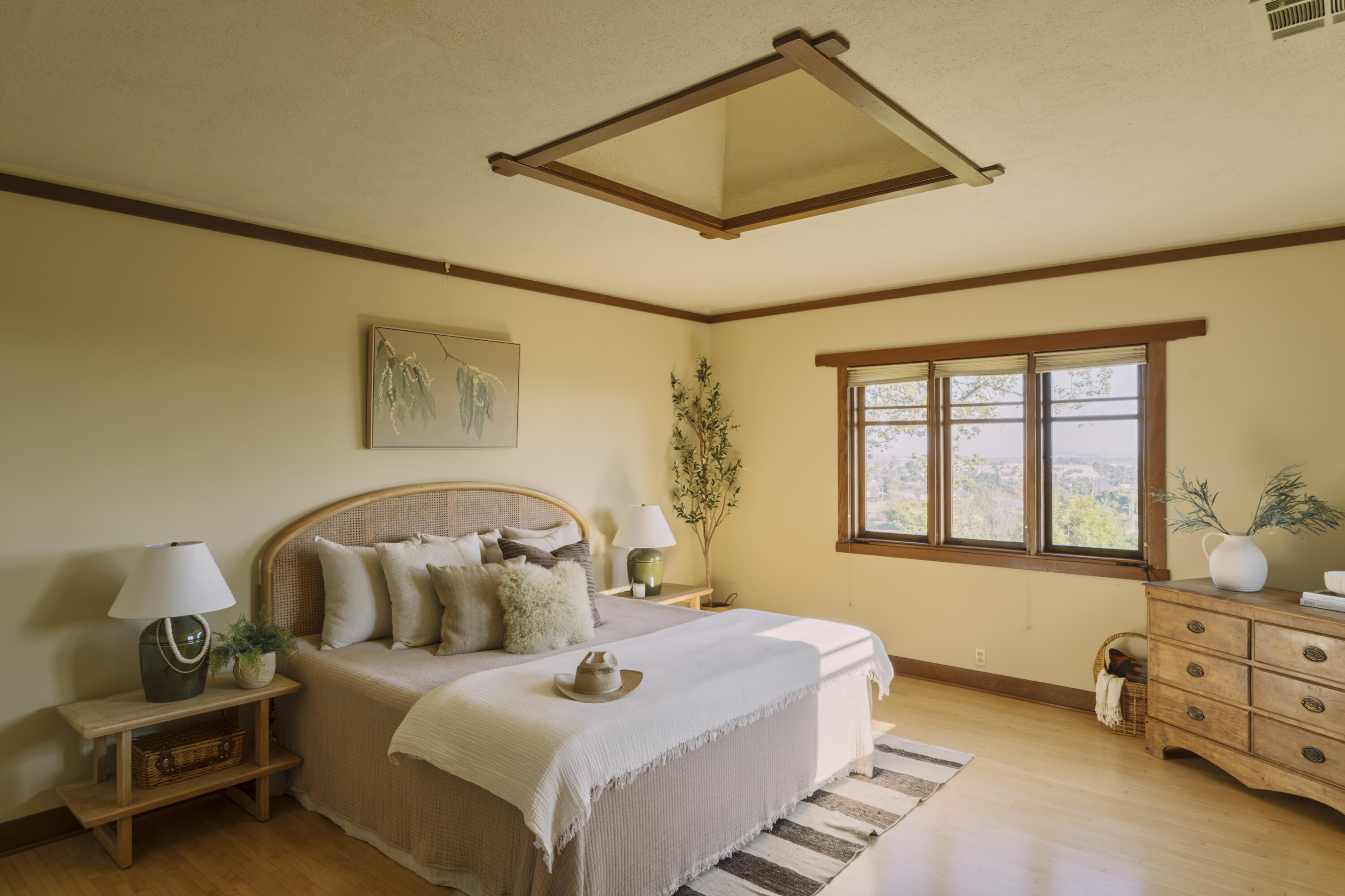 Ventura, California 93003, United States, 5 Bedrooms Bedrooms, ,5 BathroomsBathrooms,Residential,Active,107012