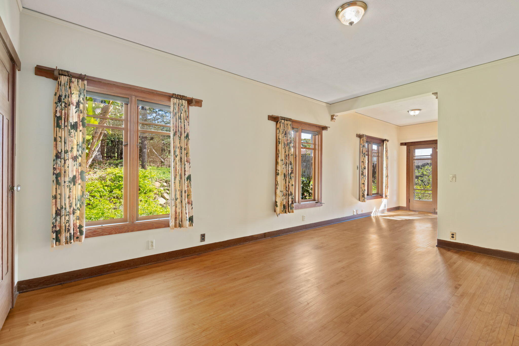 Ventura, California 93003, United States, 5 Bedrooms Bedrooms, ,5 BathroomsBathrooms,Residential,Active,107012