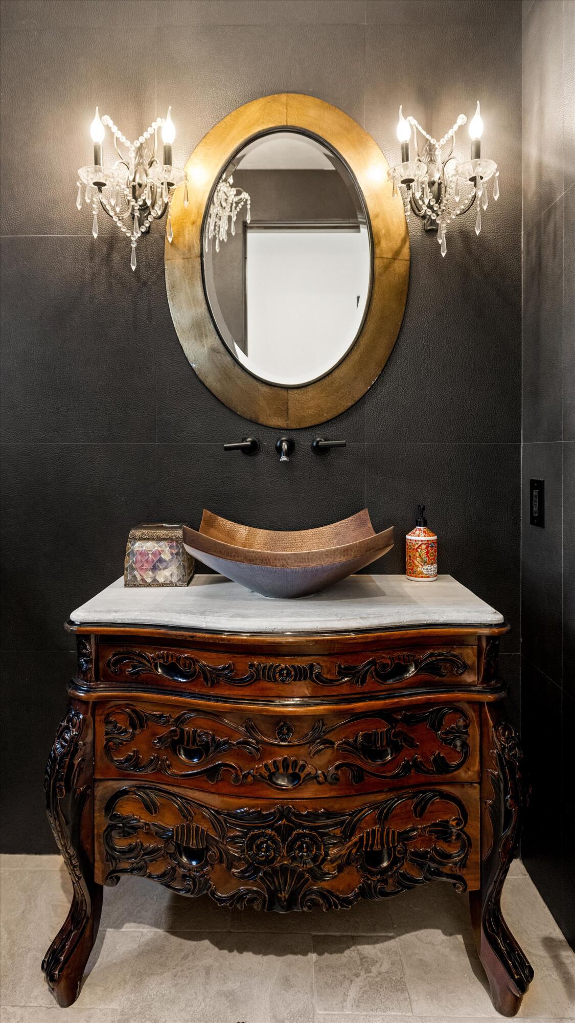 Santa Barbara, California 93105, United States, 4 Bedrooms Bedrooms, ,4 BathroomsBathrooms,Residential,Pending,21861