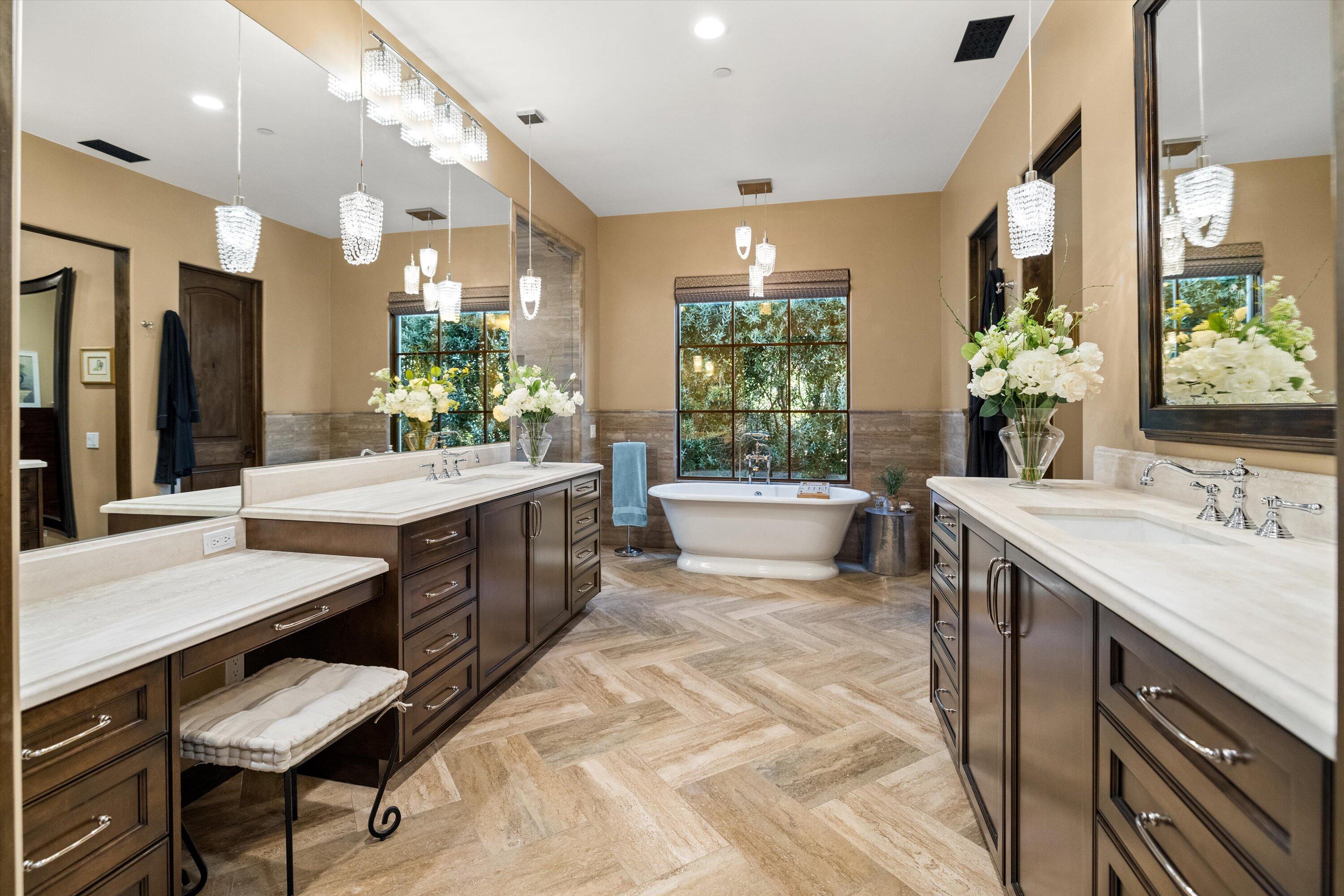 Santa Barbara, California 93105, United States, 4 Bedrooms Bedrooms, ,4 BathroomsBathrooms,Residential,Pending,21861