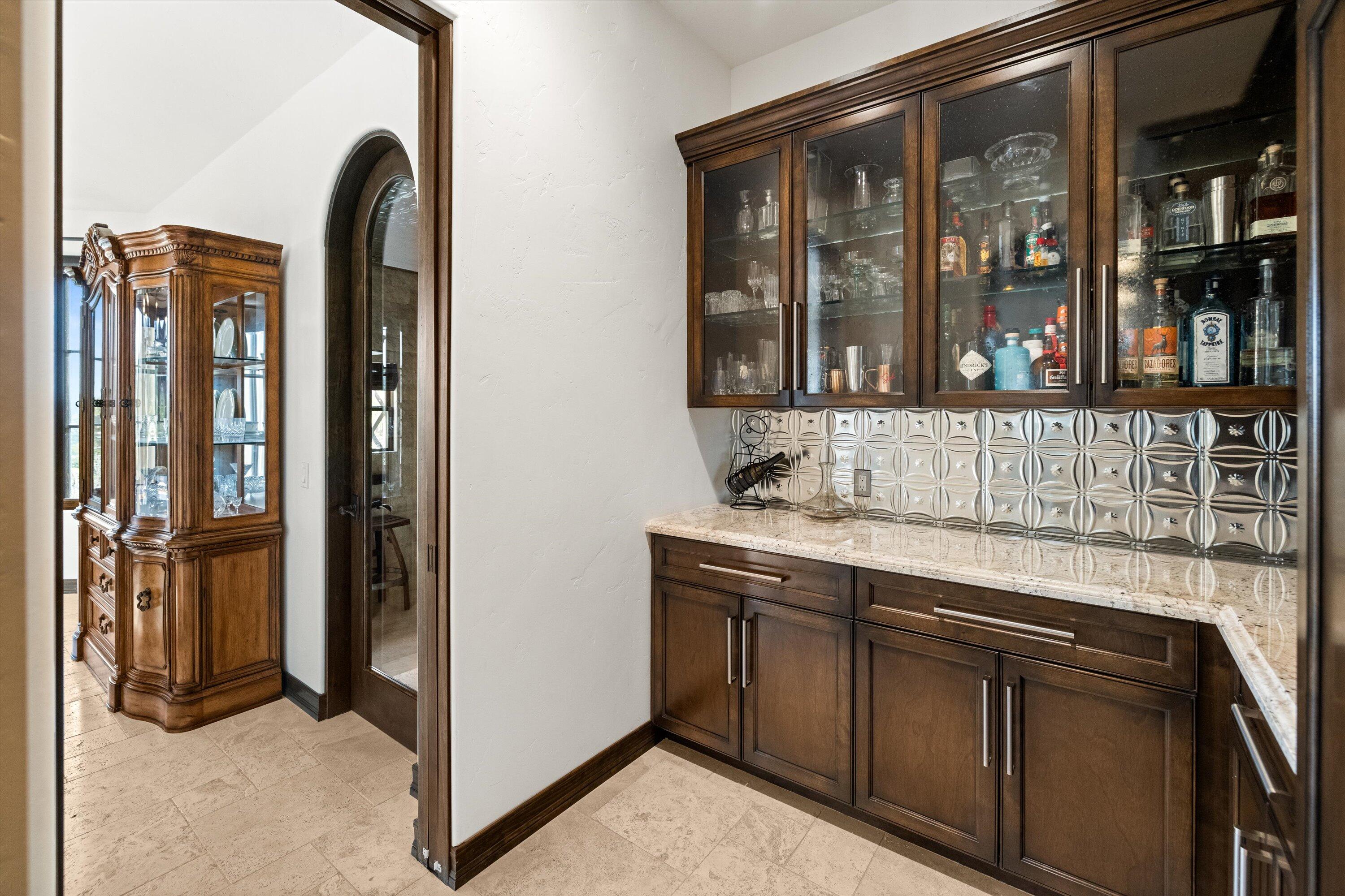 Santa Barbara, California 93105, United States, 4 Bedrooms Bedrooms, ,4 BathroomsBathrooms,Residential,Pending,21861