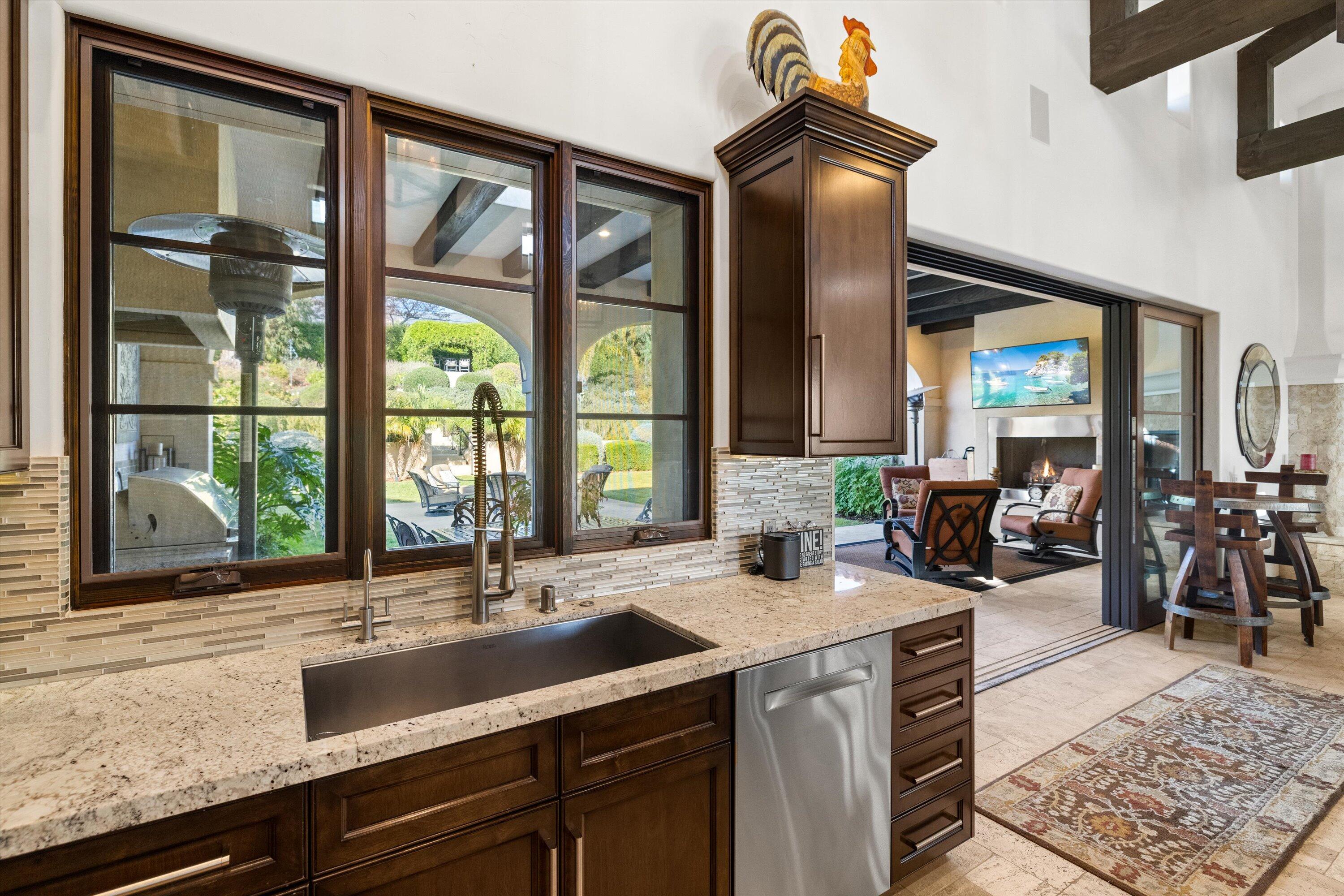 Santa Barbara, California 93105, United States, 4 Bedrooms Bedrooms, ,4 BathroomsBathrooms,Residential,Pending,21861