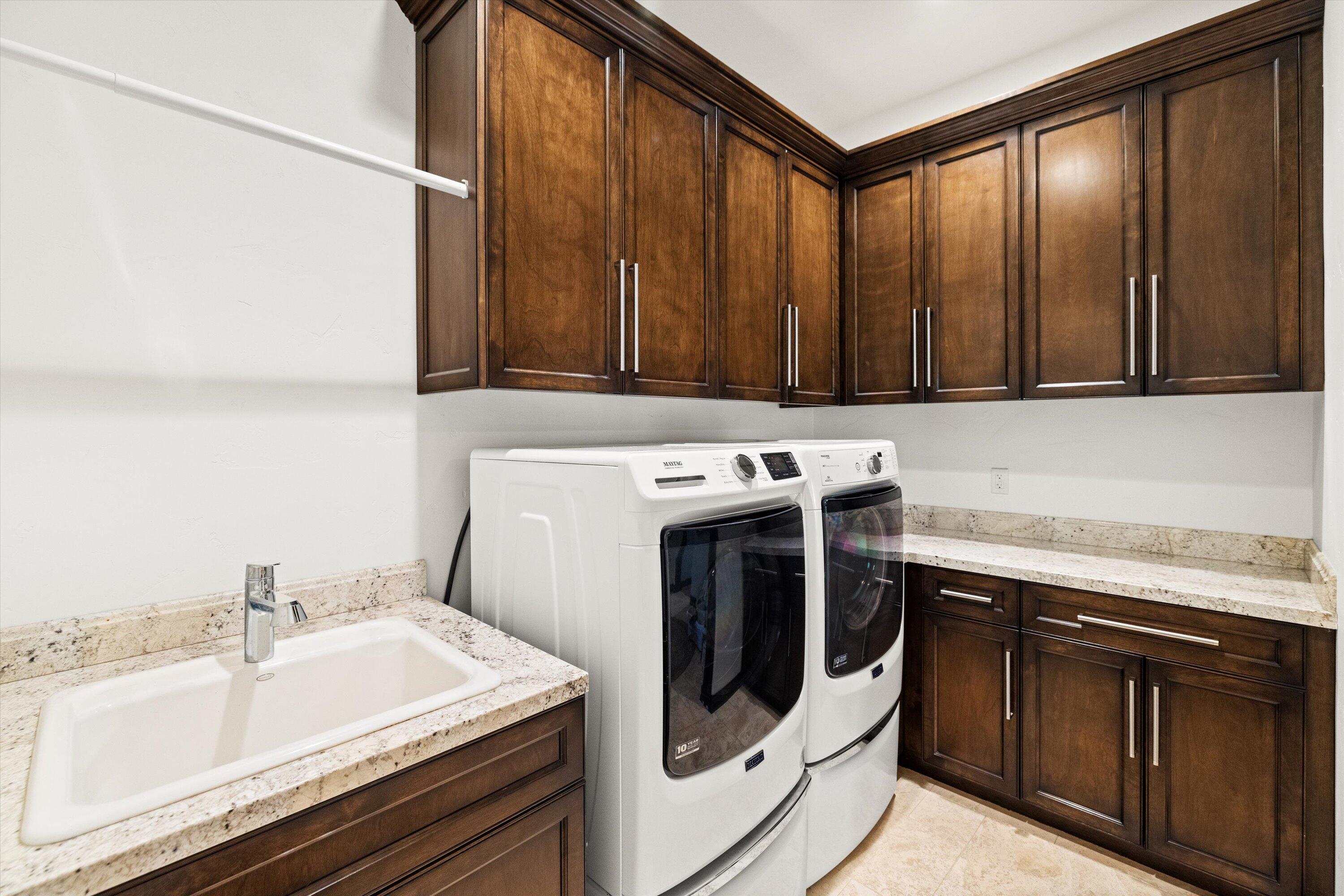 Santa Barbara, California 93105, United States, 4 Bedrooms Bedrooms, ,4 BathroomsBathrooms,Residential,Pending,21861