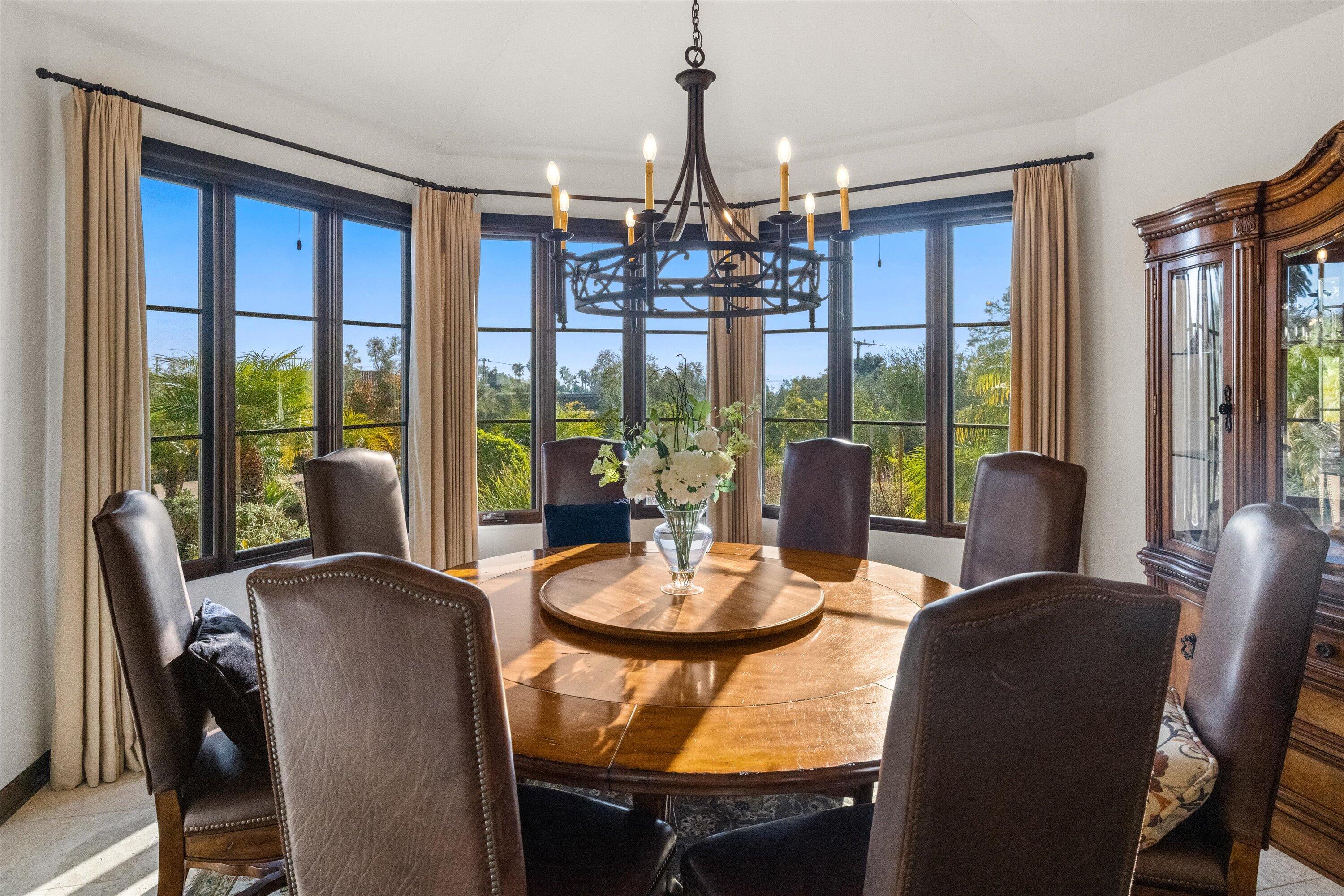 Santa Barbara, California 93105, United States, 4 Bedrooms Bedrooms, ,4 BathroomsBathrooms,Residential,Pending,21861