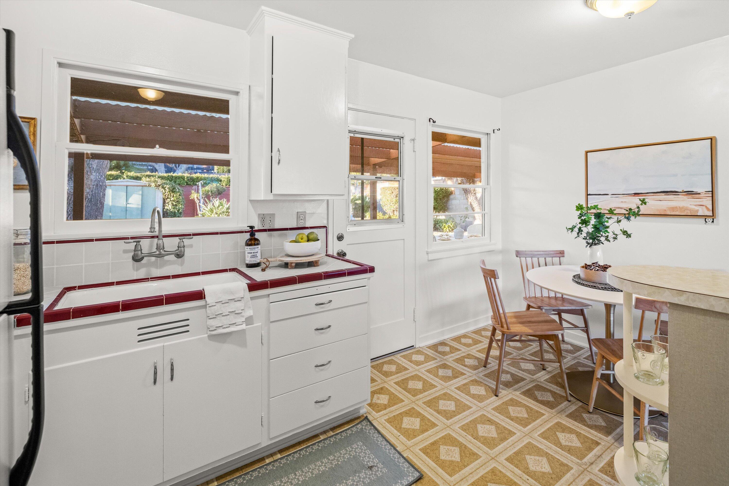 Santa Barbara, California 93105, United States, 3 Bedrooms Bedrooms, ,1 BathroomBathrooms,Residential,Pending,13557