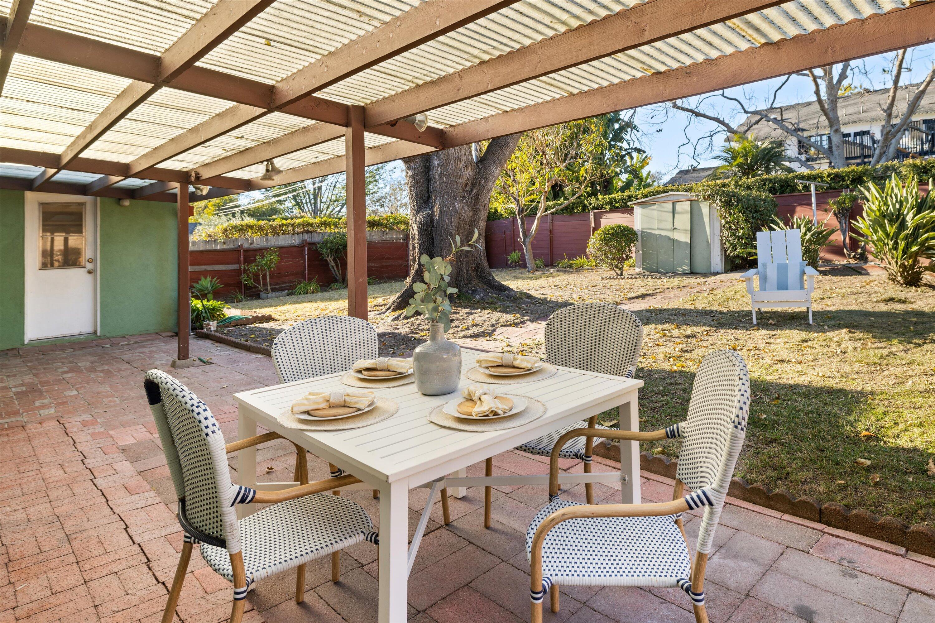 Santa Barbara, California 93105, United States, 3 Bedrooms Bedrooms, ,1 BathroomBathrooms,Residential,Pending,13557