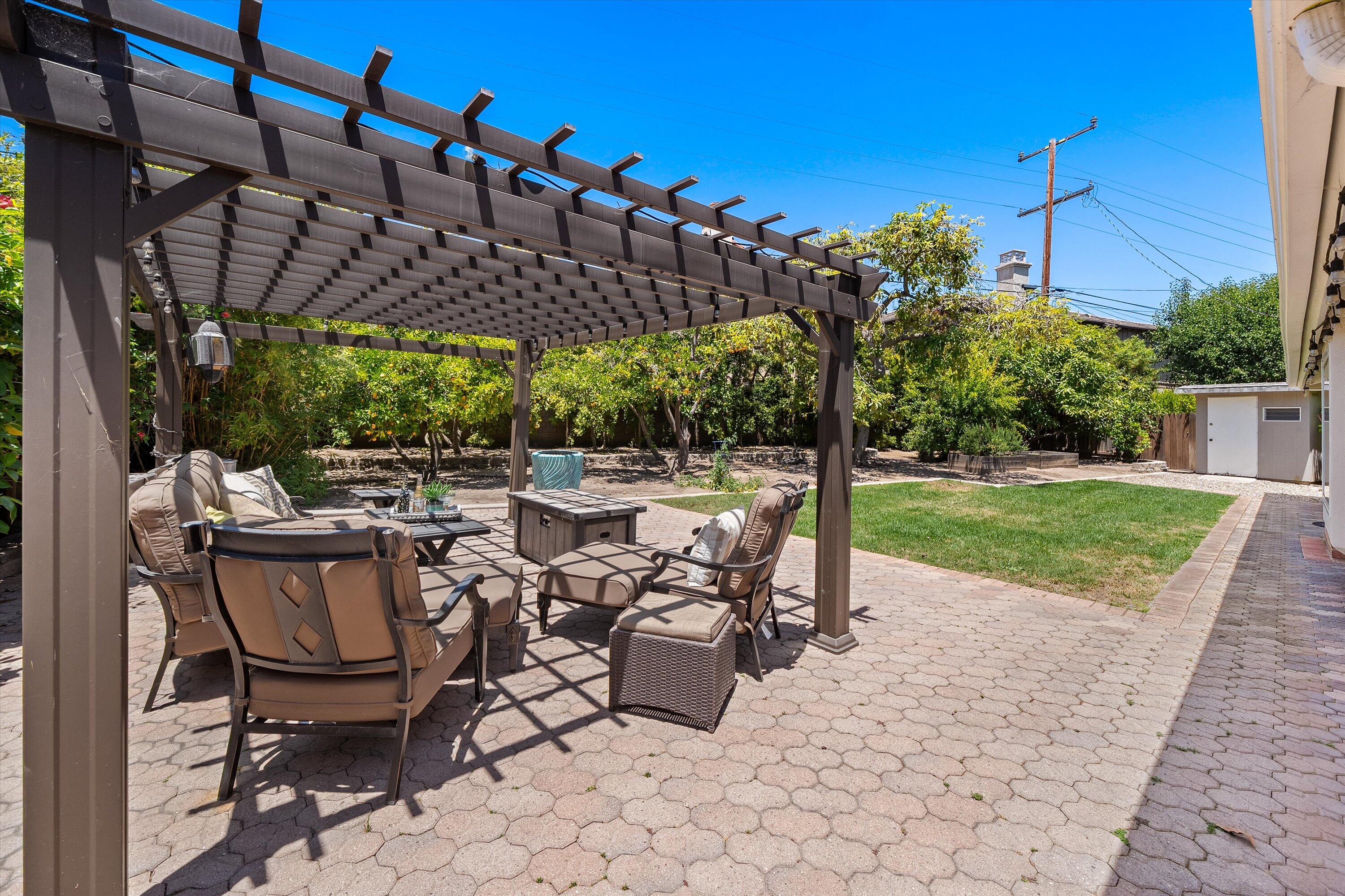 Santa Barbara, California 93111, United States, 4 Bedrooms Bedrooms, ,3 BathroomsBathrooms,Residential,Active,165592