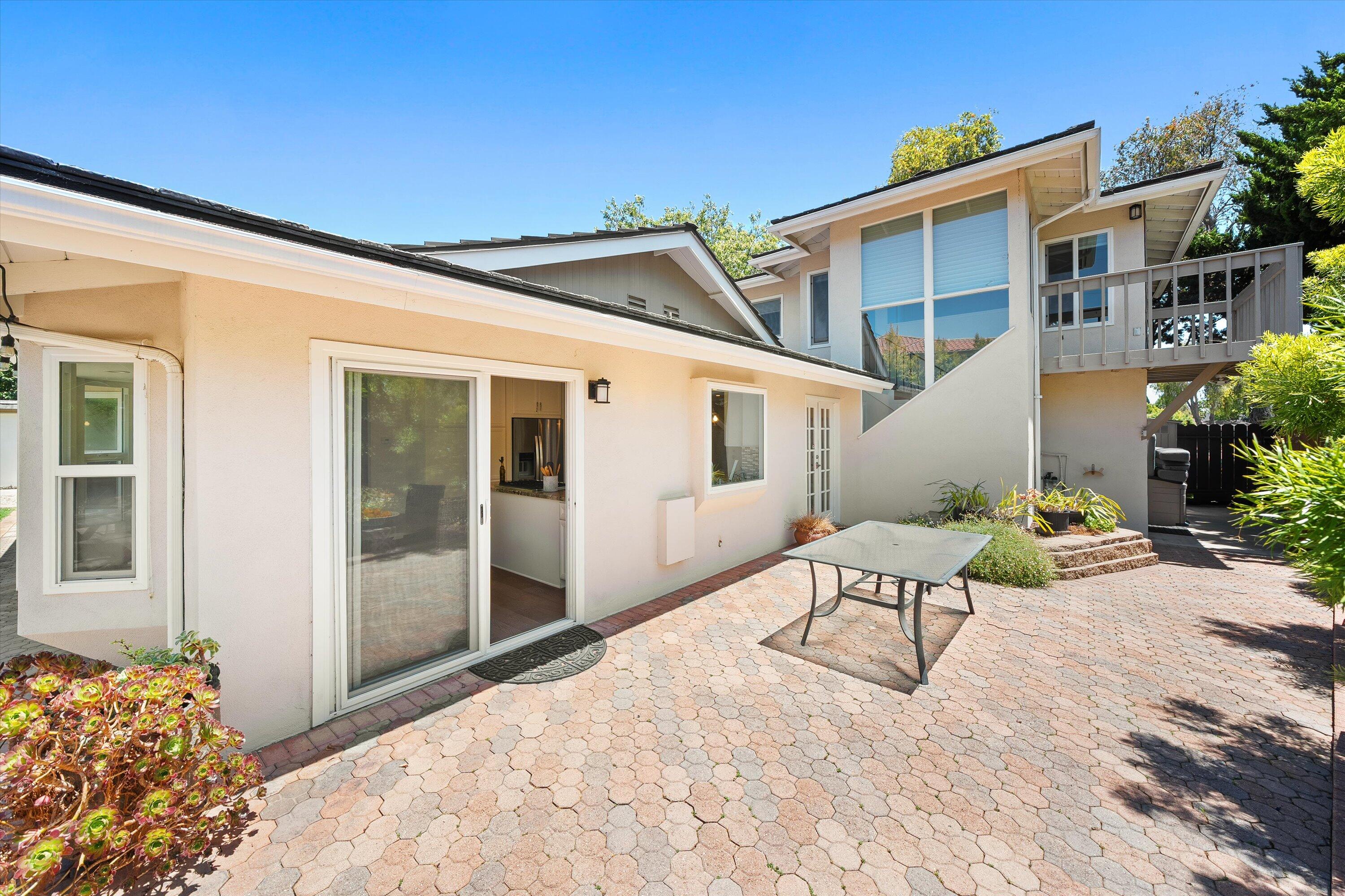 Santa Barbara, California 93111, United States, 4 Bedrooms Bedrooms, ,3 BathroomsBathrooms,Residential,Active,165592