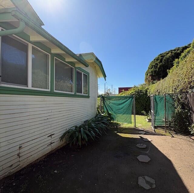 911 E Yanonali Street