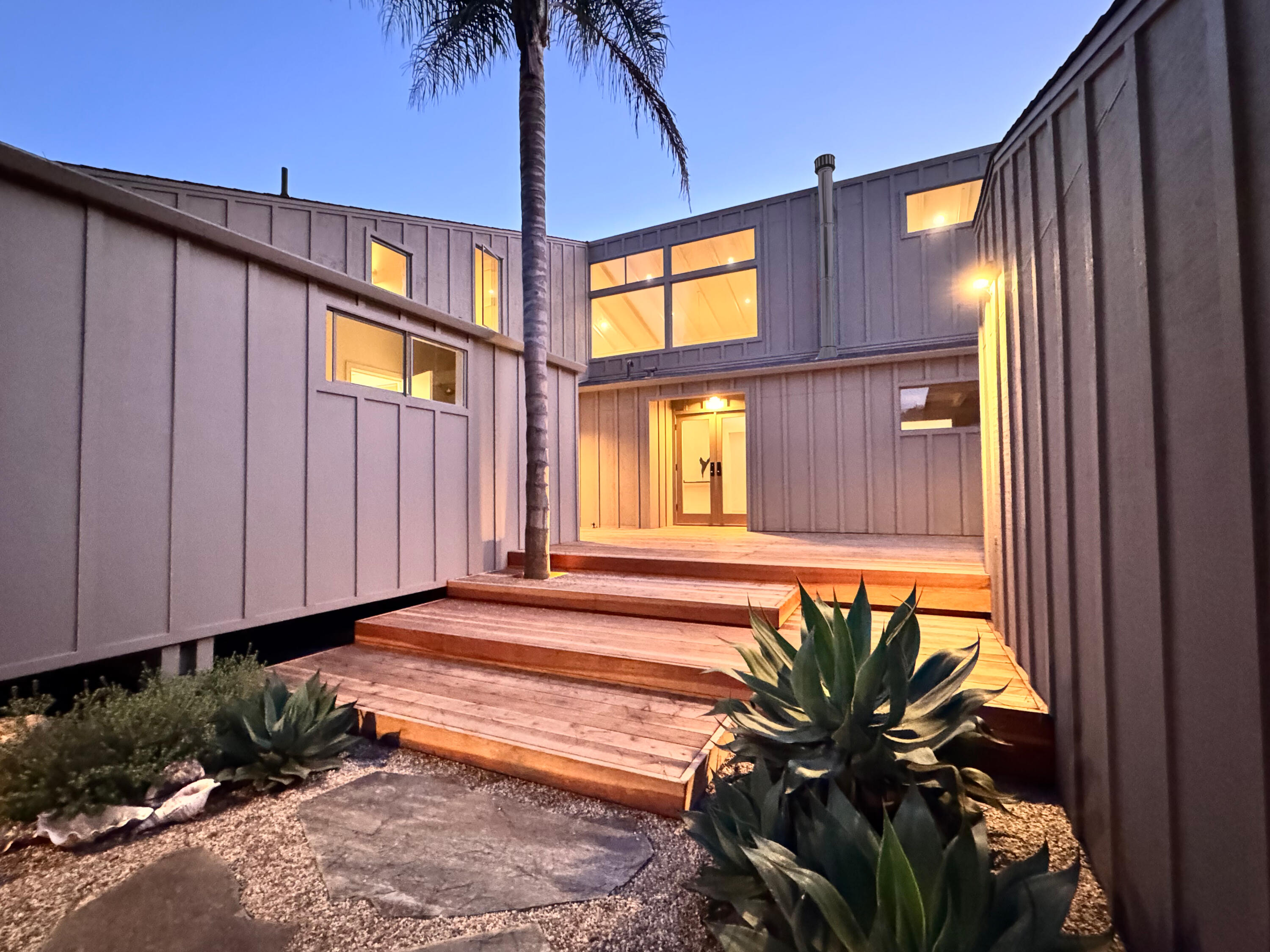 Carpinteria, California 93013, United States, 5 Bedrooms Bedrooms, ,4 BathroomsBathrooms,Residential,Active,227371