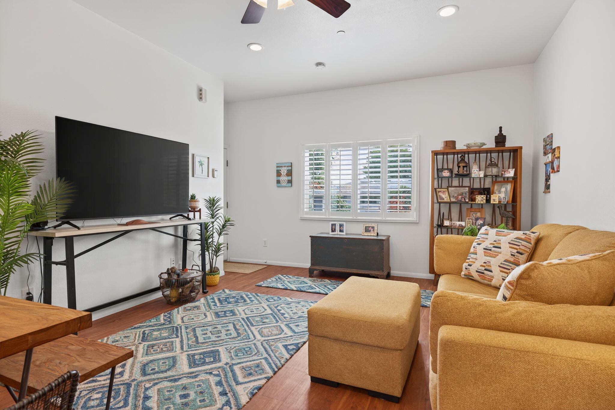 Ventura, California 93003, United States, ,Residential,Pending,186140