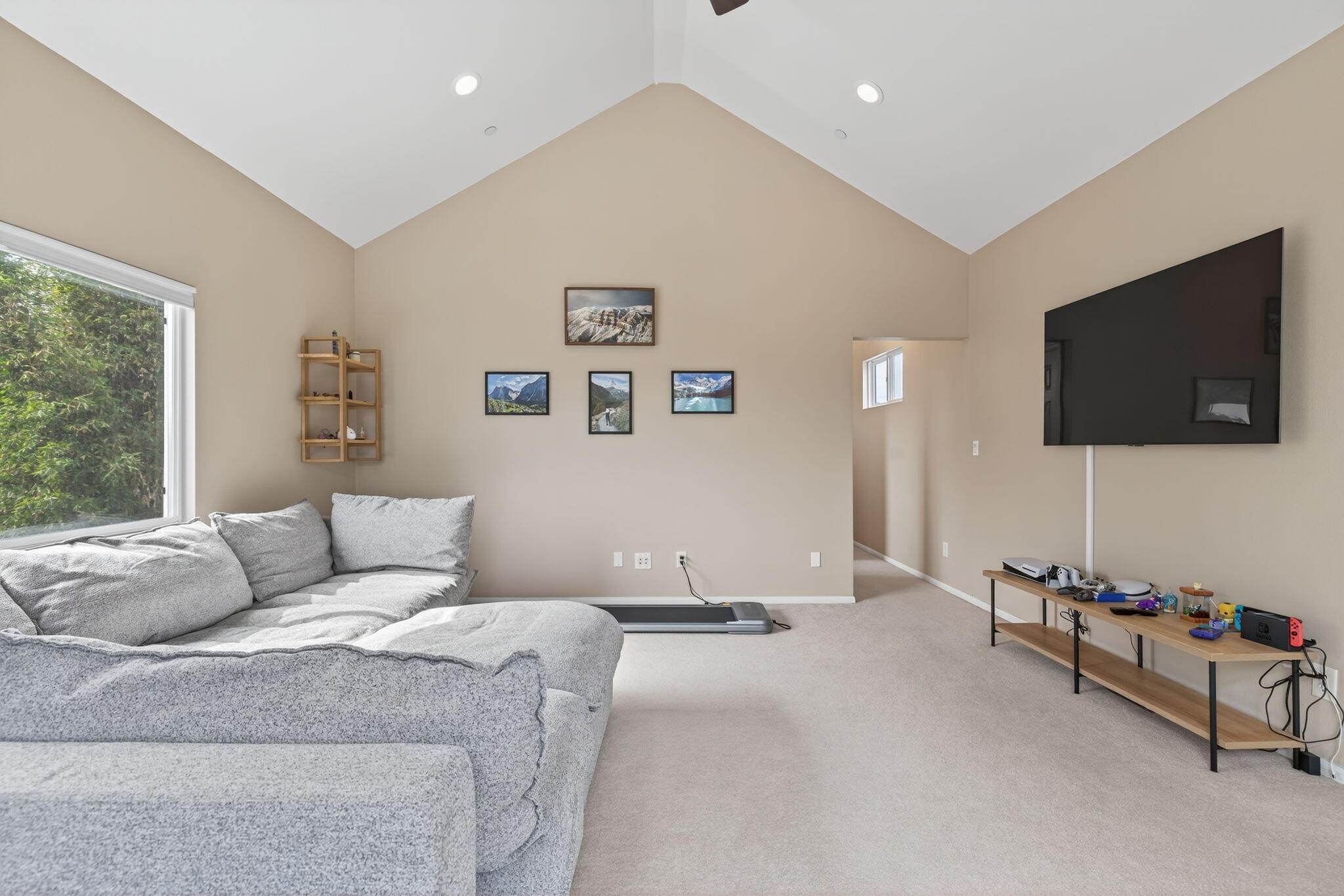 Ventura, California 93003, United States, ,Residential,Pending,186140