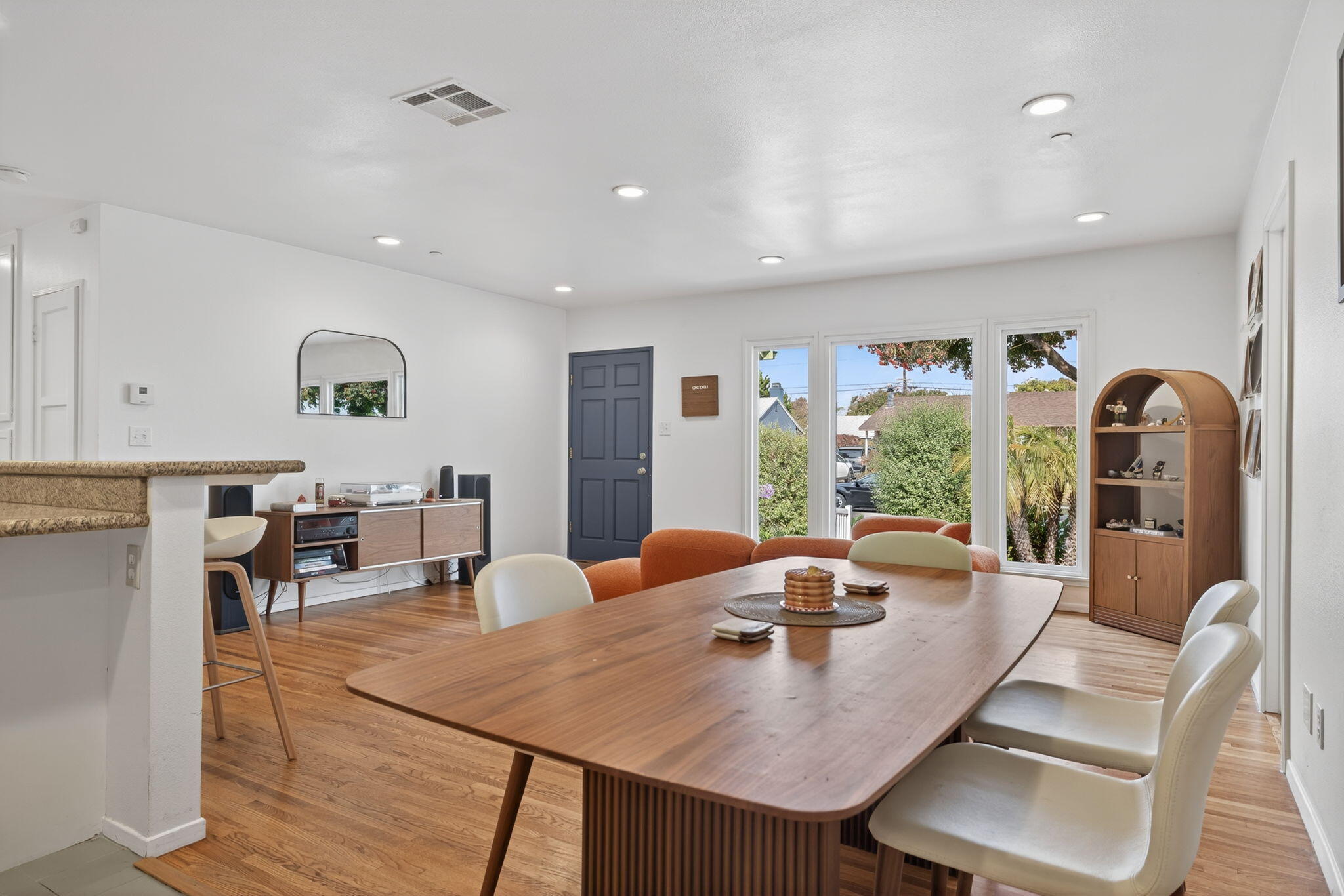 Ventura, California 93003, United States, ,Residential,Pending,186140