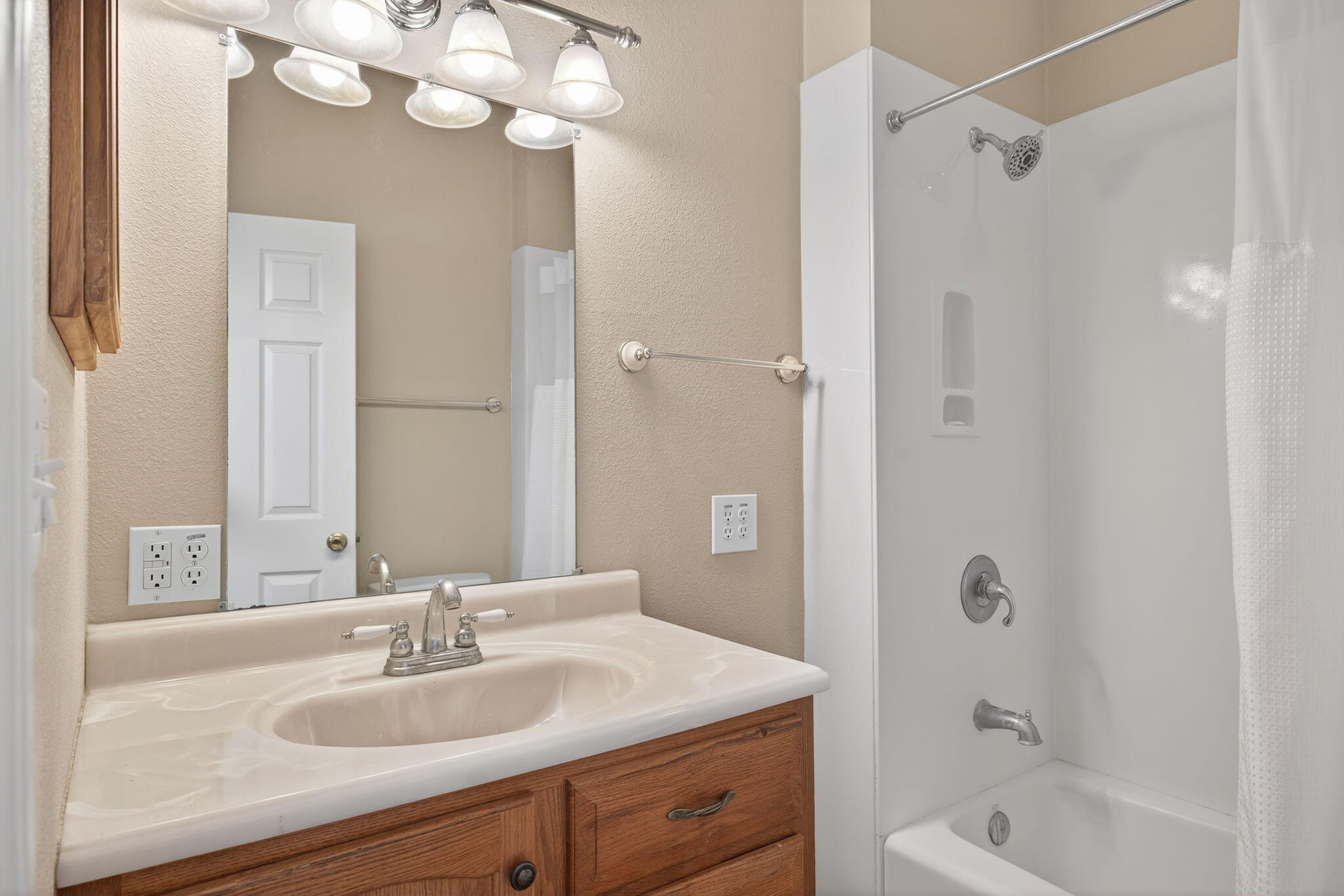 Ventura, California 93003, United States, ,Residential,Pending,186140