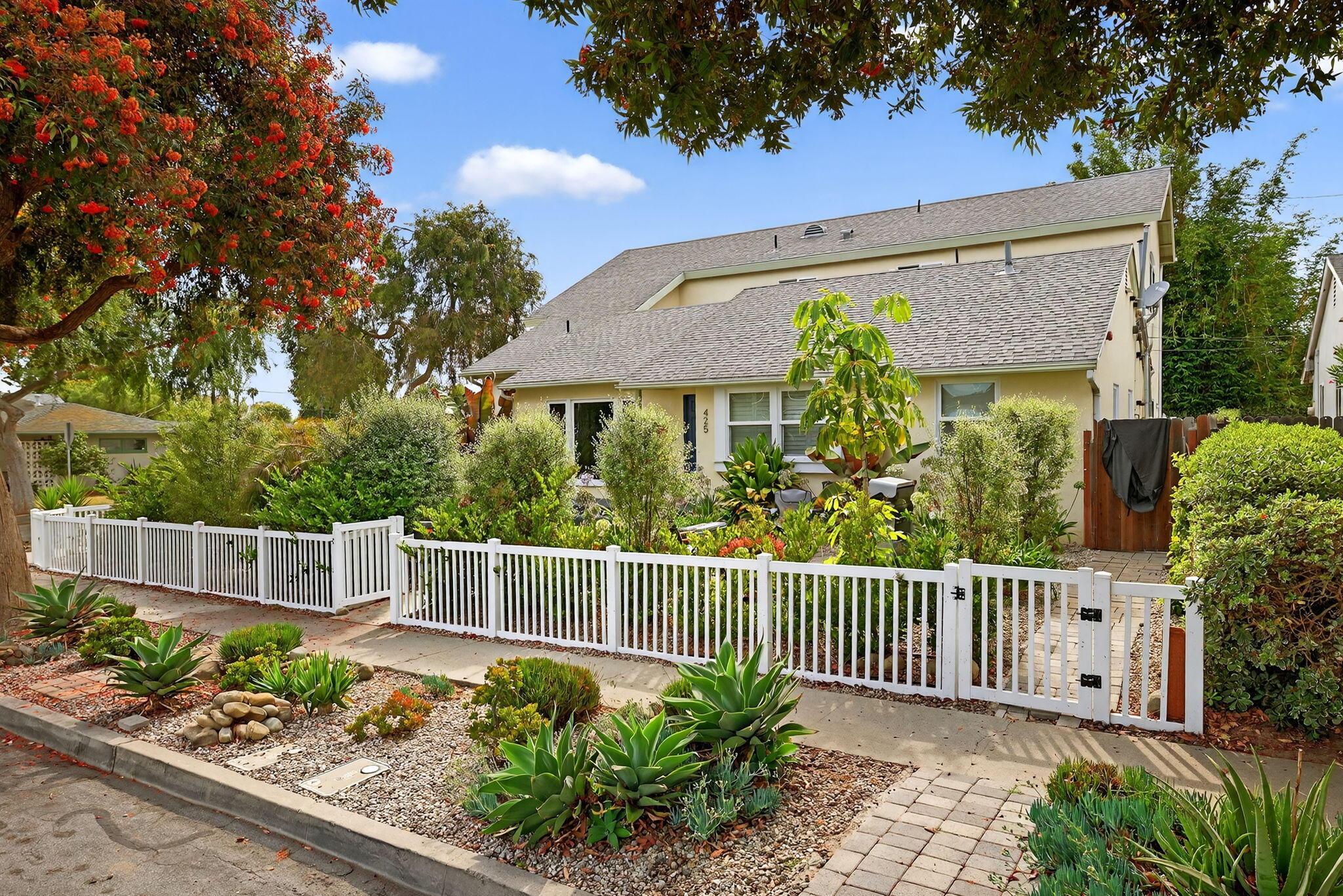 Ventura, California 93003, United States, ,Residential,Pending,186140