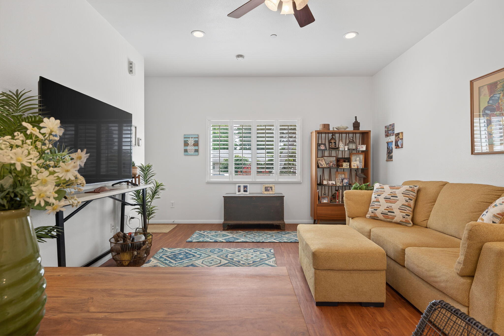 Ventura, California 93003, United States, ,Residential,Pending,186140