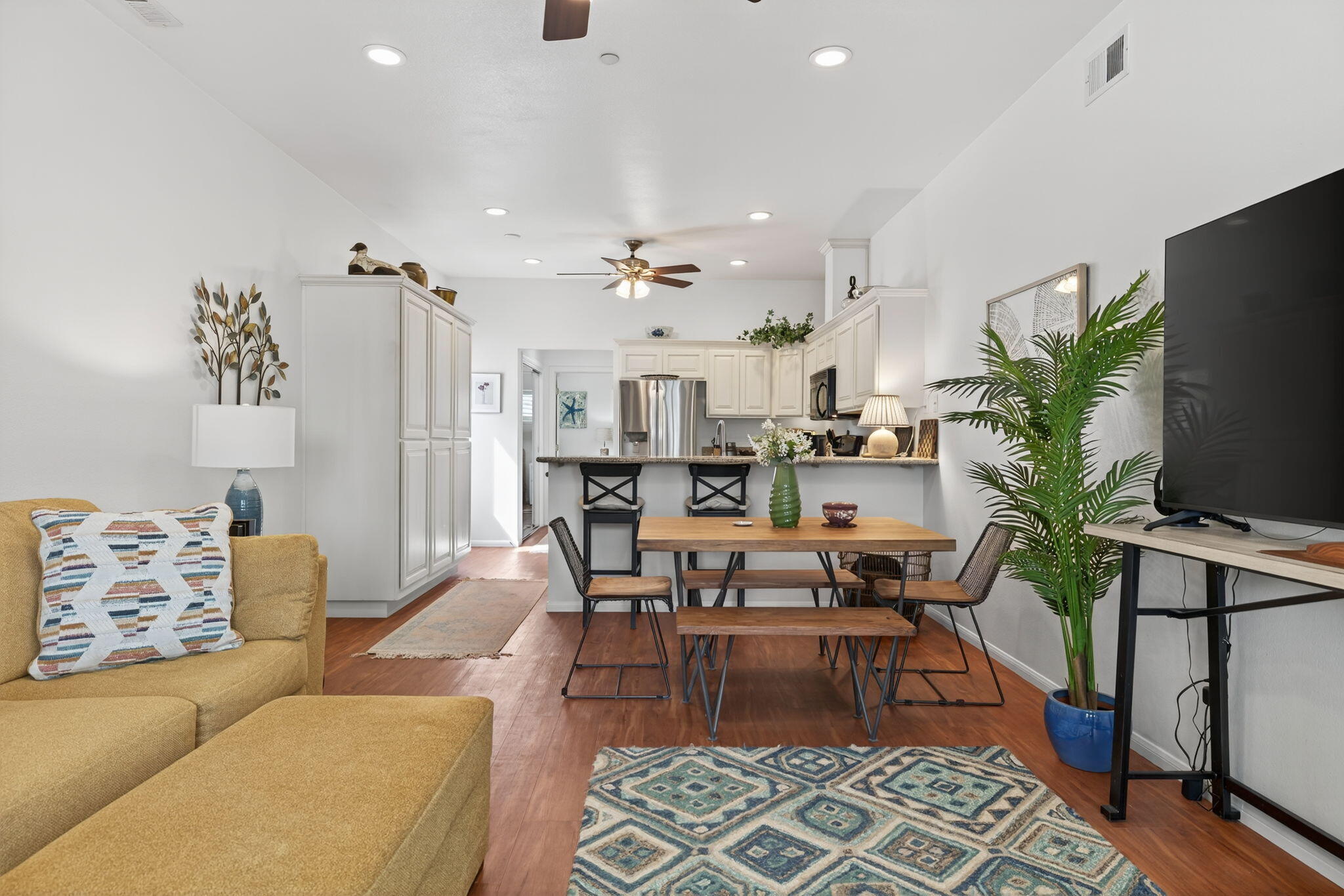 Ventura, California 93003, United States, ,Residential,Pending,186140