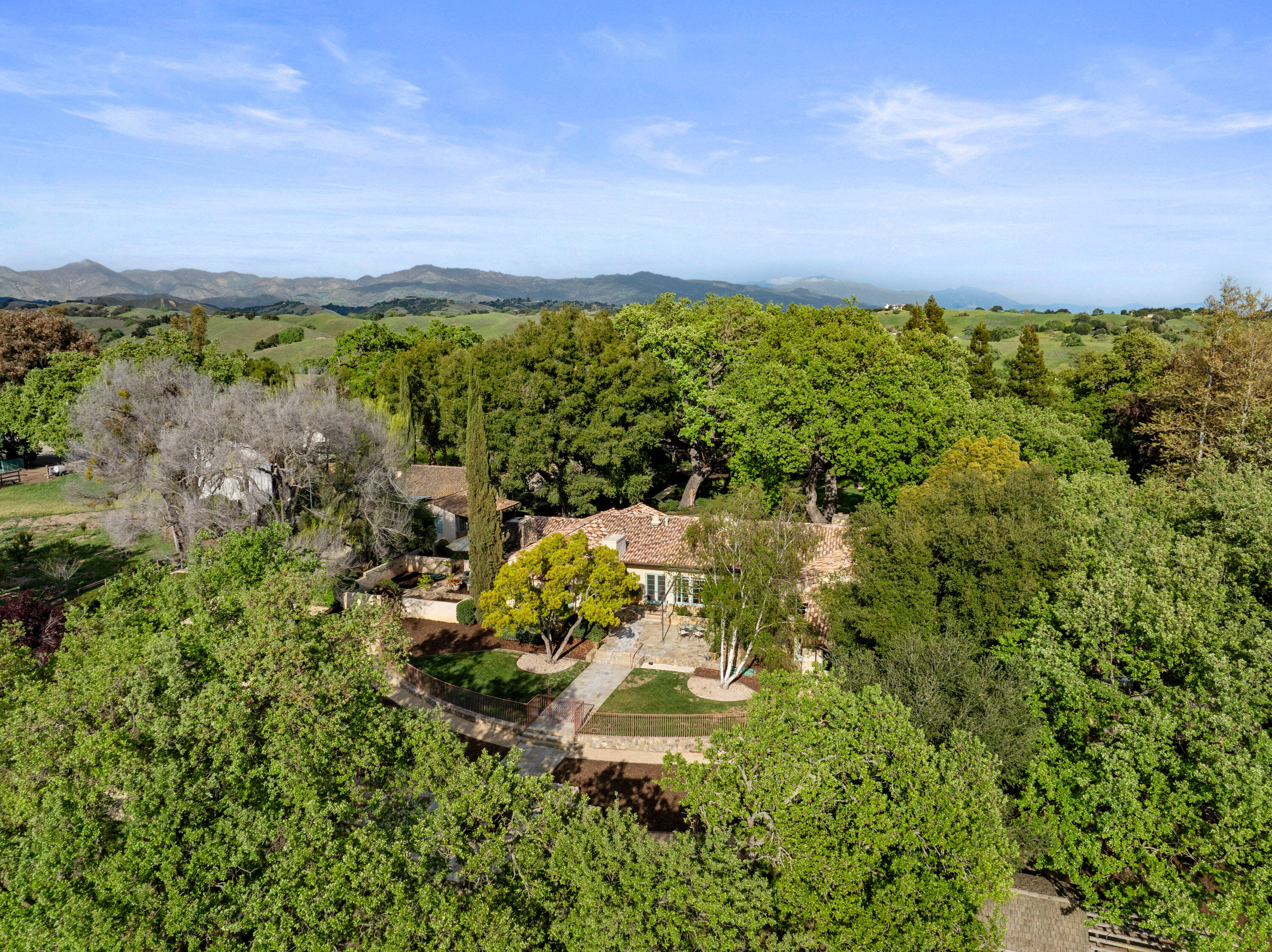 Los Olivos, California 93460, United States, 3 Bedrooms Bedrooms, ,5 BathroomsBathrooms,Residential,Active,237368