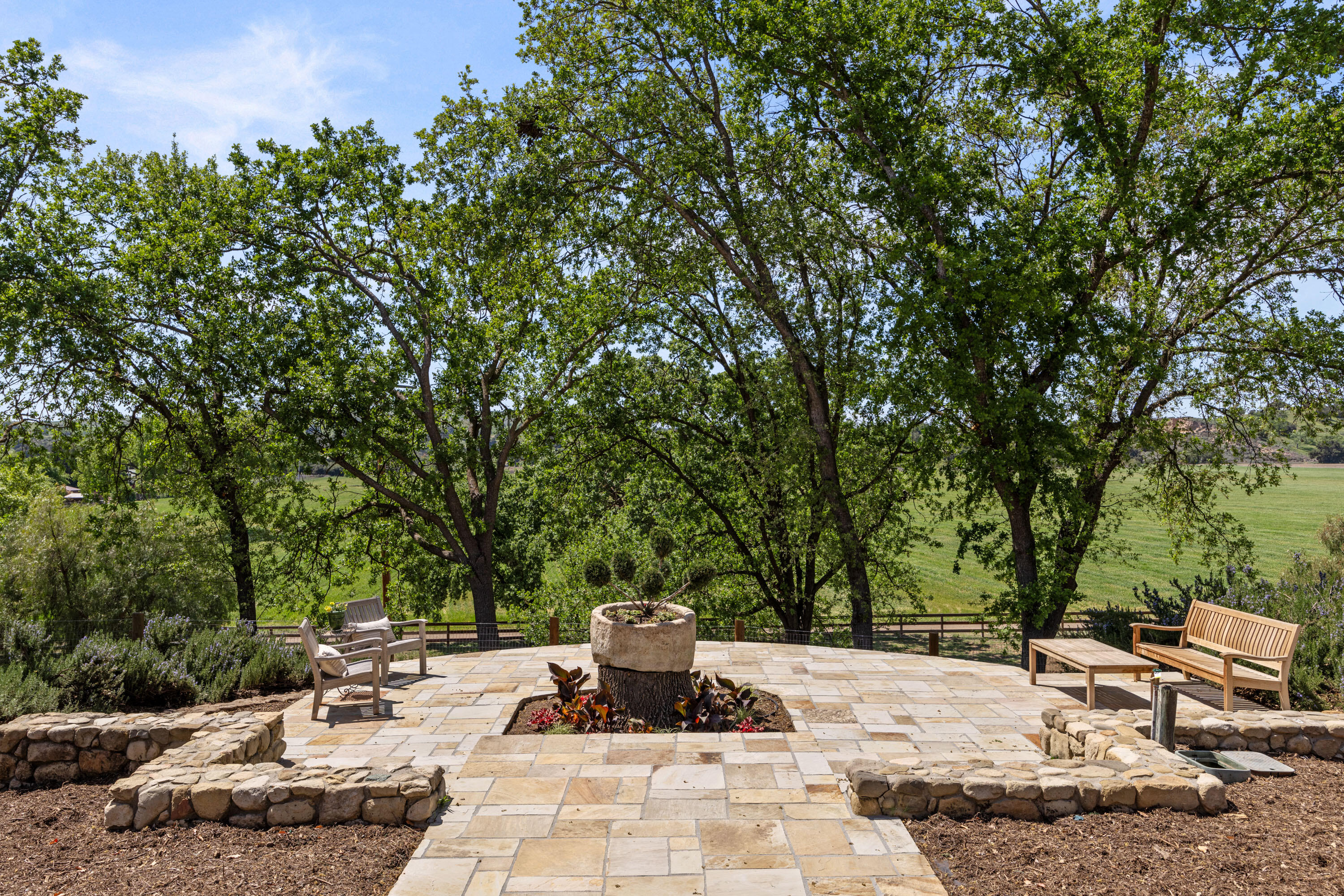 Los Olivos, California 93460, United States, 3 Bedrooms Bedrooms, ,5 BathroomsBathrooms,Residential,Active,237368