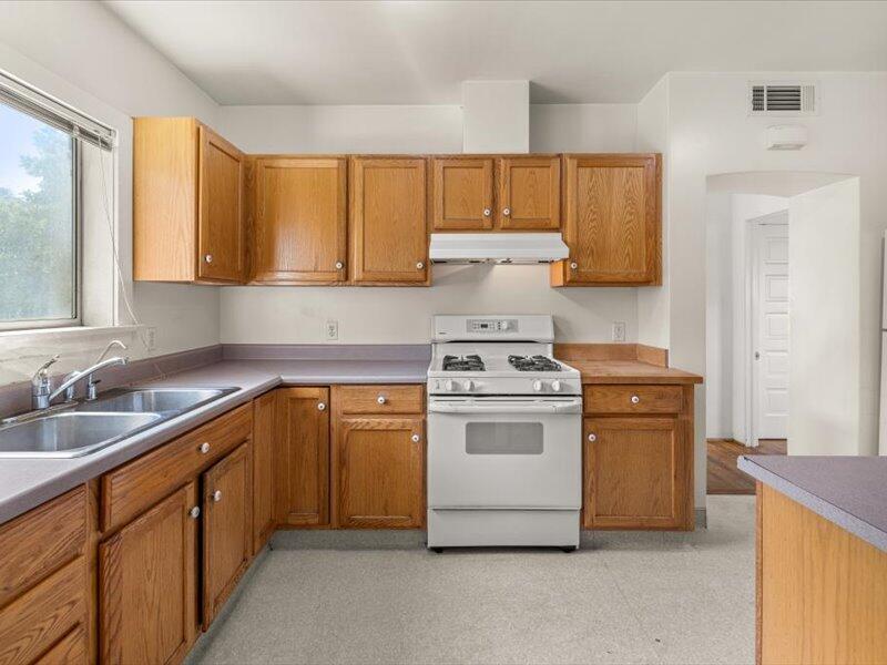 Santa Barbara, California 93101, United States, 2 Bedrooms Bedrooms, ,1 BathroomBathrooms,Residential,Active,51966