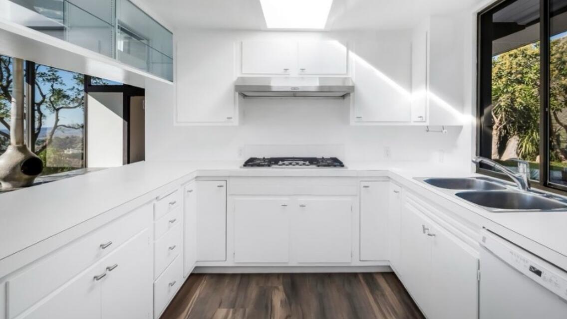 Santa Barbara, California 93105, United States, 6 Bedrooms Bedrooms, ,5 BathroomsBathrooms,Residential,Active,579