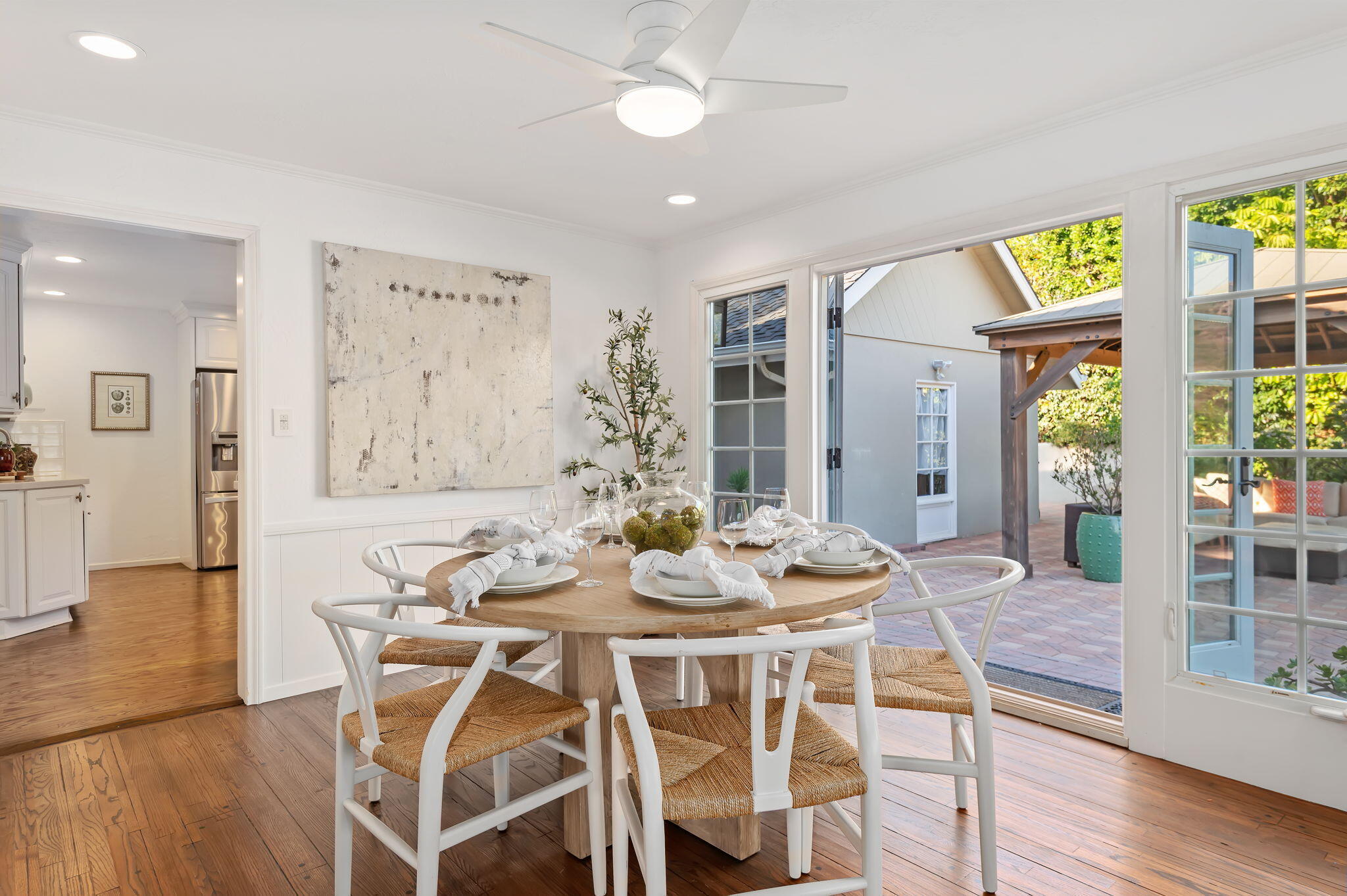 Santa Barbara, California 93105, United States, 4 Bedrooms Bedrooms, ,3 BathroomsBathrooms,Residential,Pending,22079