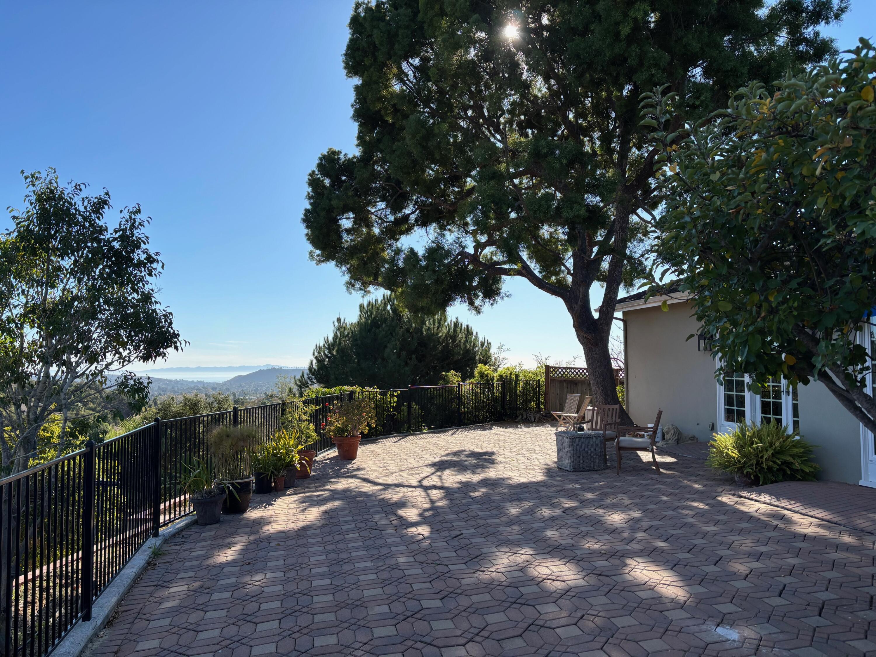 Santa Barbara, California 93105, United States, 4 Bedrooms Bedrooms, ,3 BathroomsBathrooms,Residential,Pending,22079