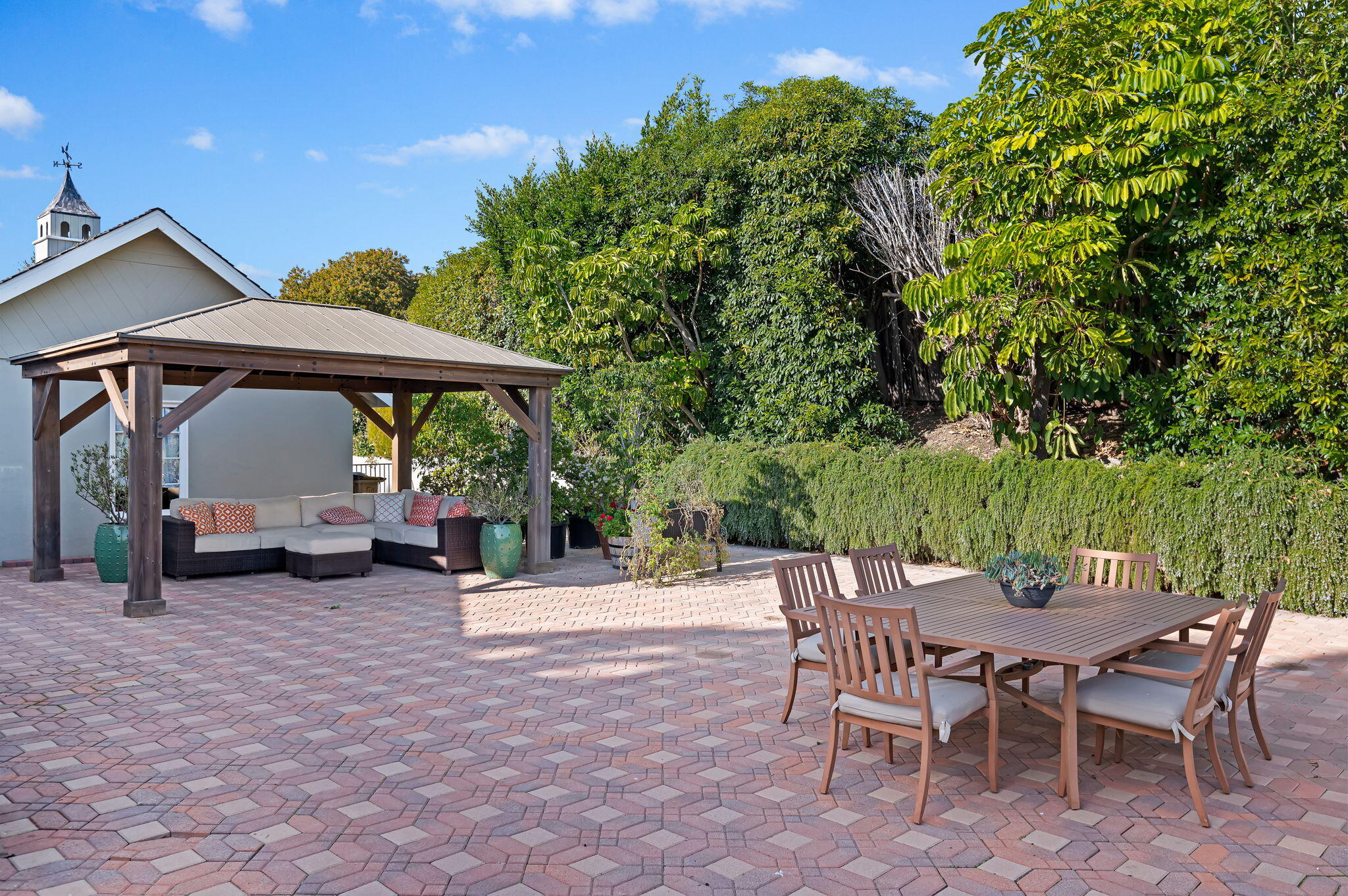 Santa Barbara, California 93105, United States, 4 Bedrooms Bedrooms, ,3 BathroomsBathrooms,Residential,Pending,22079