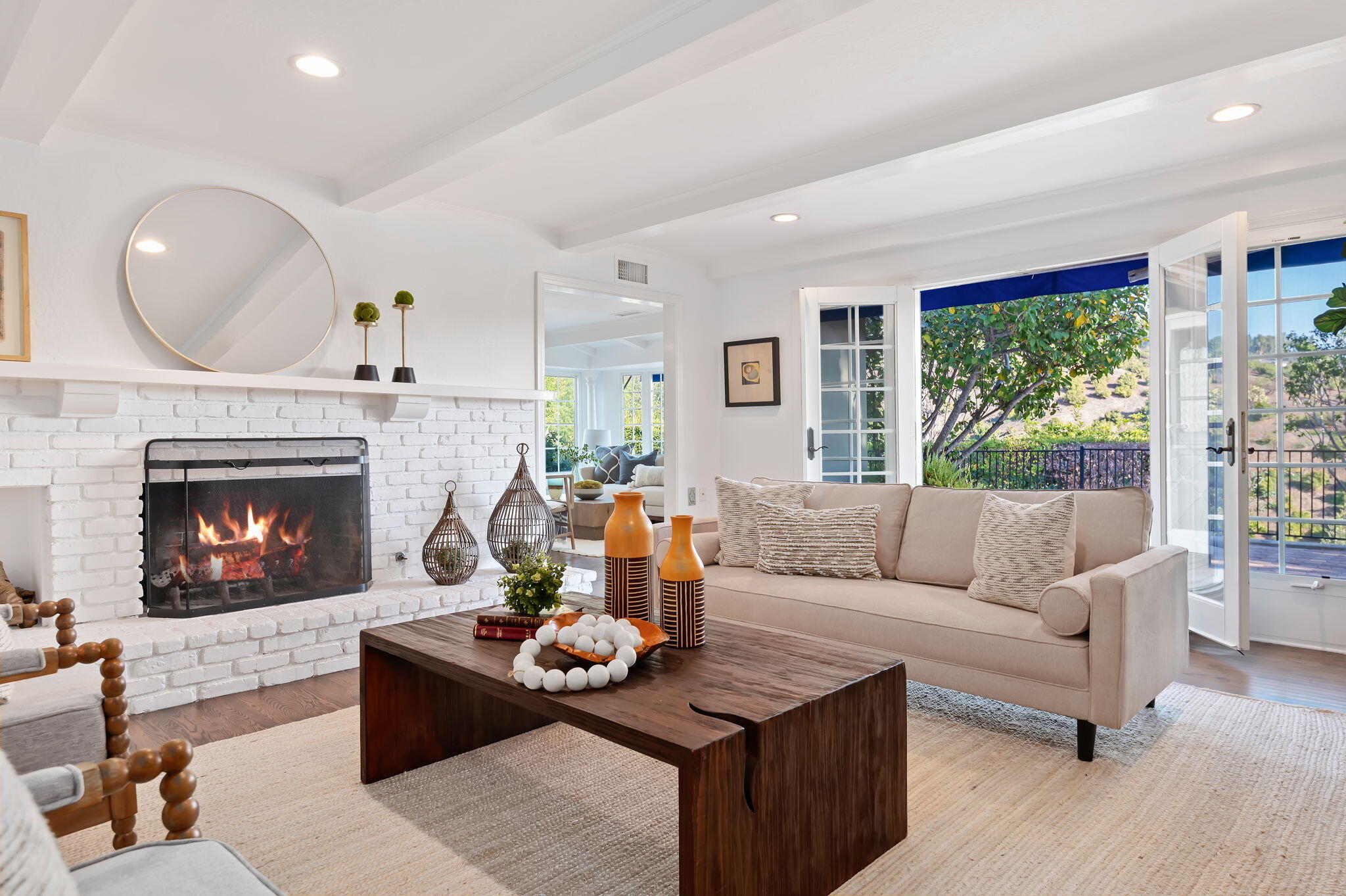 Santa Barbara, California 93105, United States, 4 Bedrooms Bedrooms, ,3 BathroomsBathrooms,Residential,Pending,22079