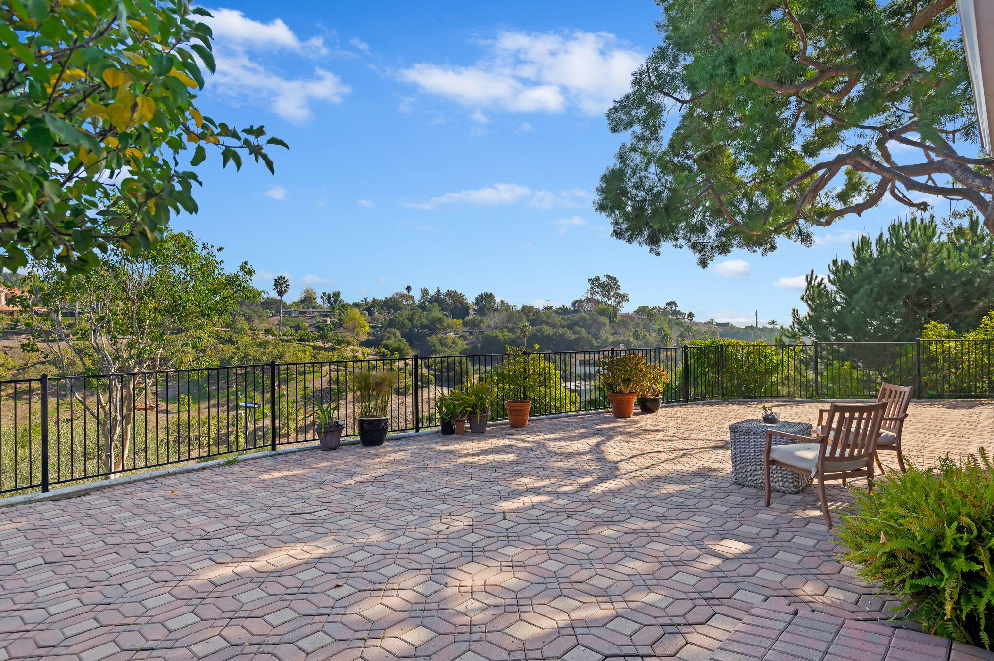 Santa Barbara, California 93105, United States, 4 Bedrooms Bedrooms, ,3 BathroomsBathrooms,Residential,Pending,22079