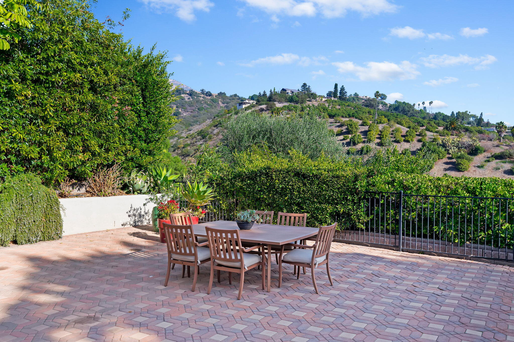 Santa Barbara, California 93105, United States, 4 Bedrooms Bedrooms, ,3 BathroomsBathrooms,Residential,Pending,22079