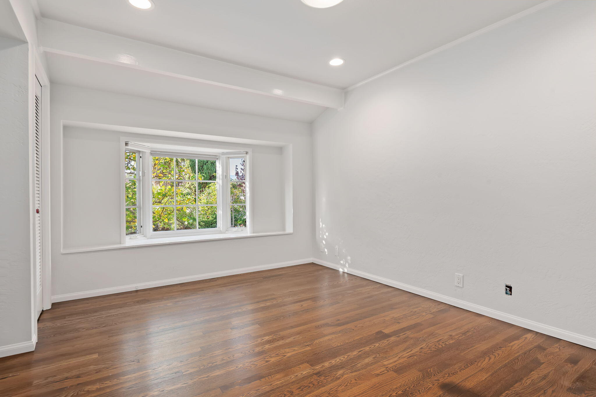 Santa Barbara, California 93105, United States, 4 Bedrooms Bedrooms, ,3 BathroomsBathrooms,Residential,Pending,22079