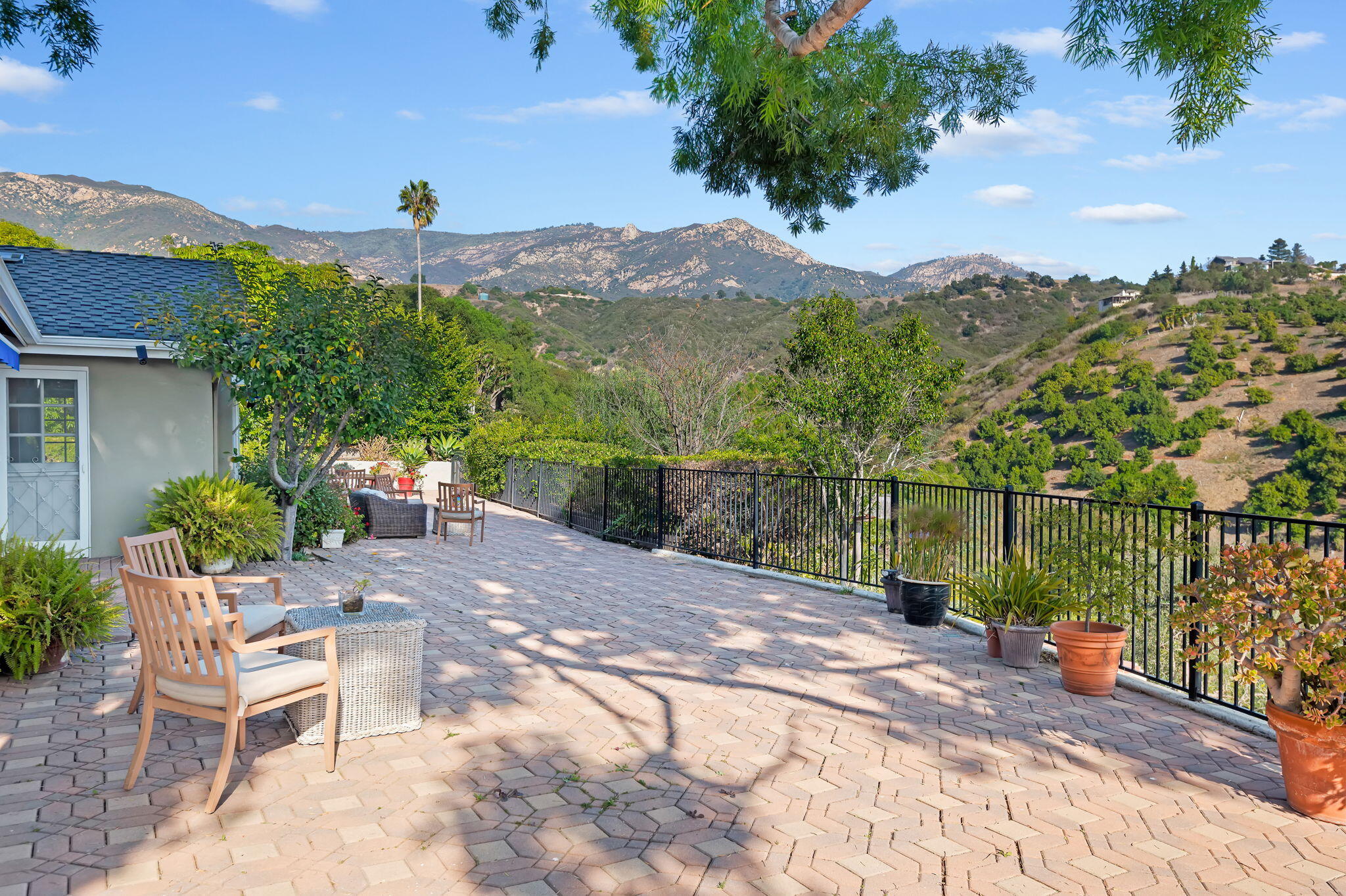 Santa Barbara, California 93105, United States, 4 Bedrooms Bedrooms, ,3 BathroomsBathrooms,Residential,Pending,22079