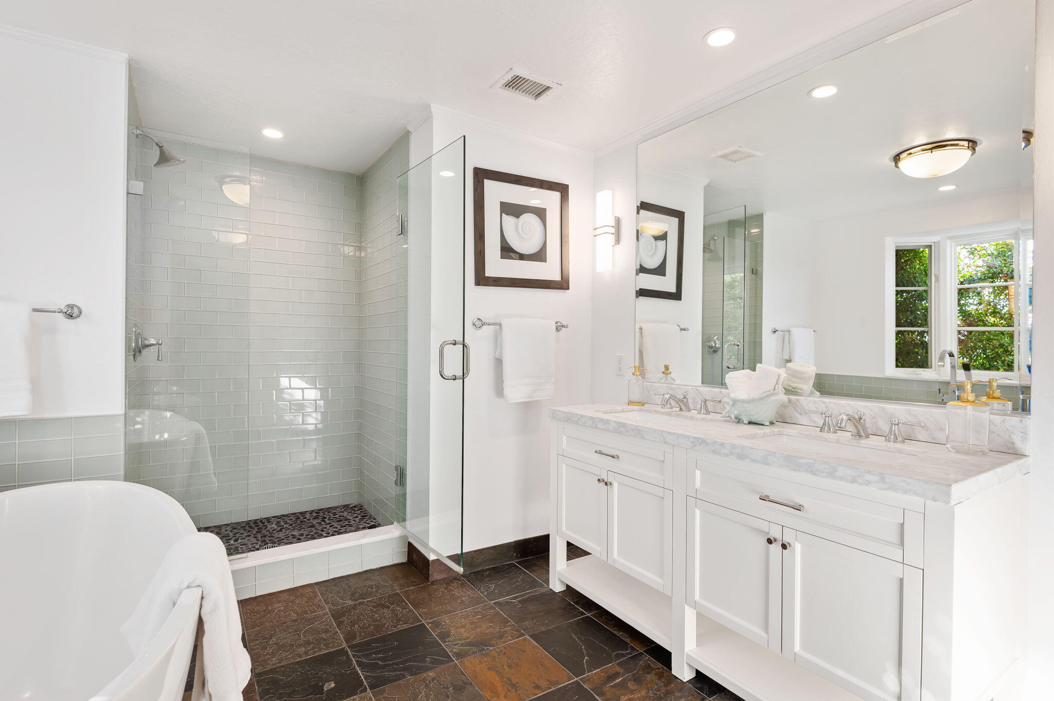 Santa Barbara, California 93105, United States, 4 Bedrooms Bedrooms, ,3 BathroomsBathrooms,Residential,Pending,22079