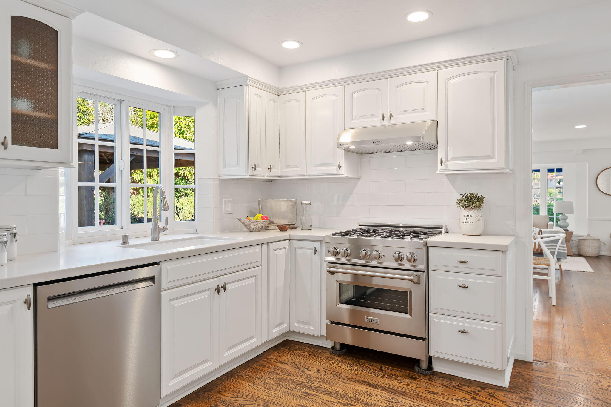 Santa Barbara, California 93105, United States, 4 Bedrooms Bedrooms, ,3 BathroomsBathrooms,Residential,Pending,22079