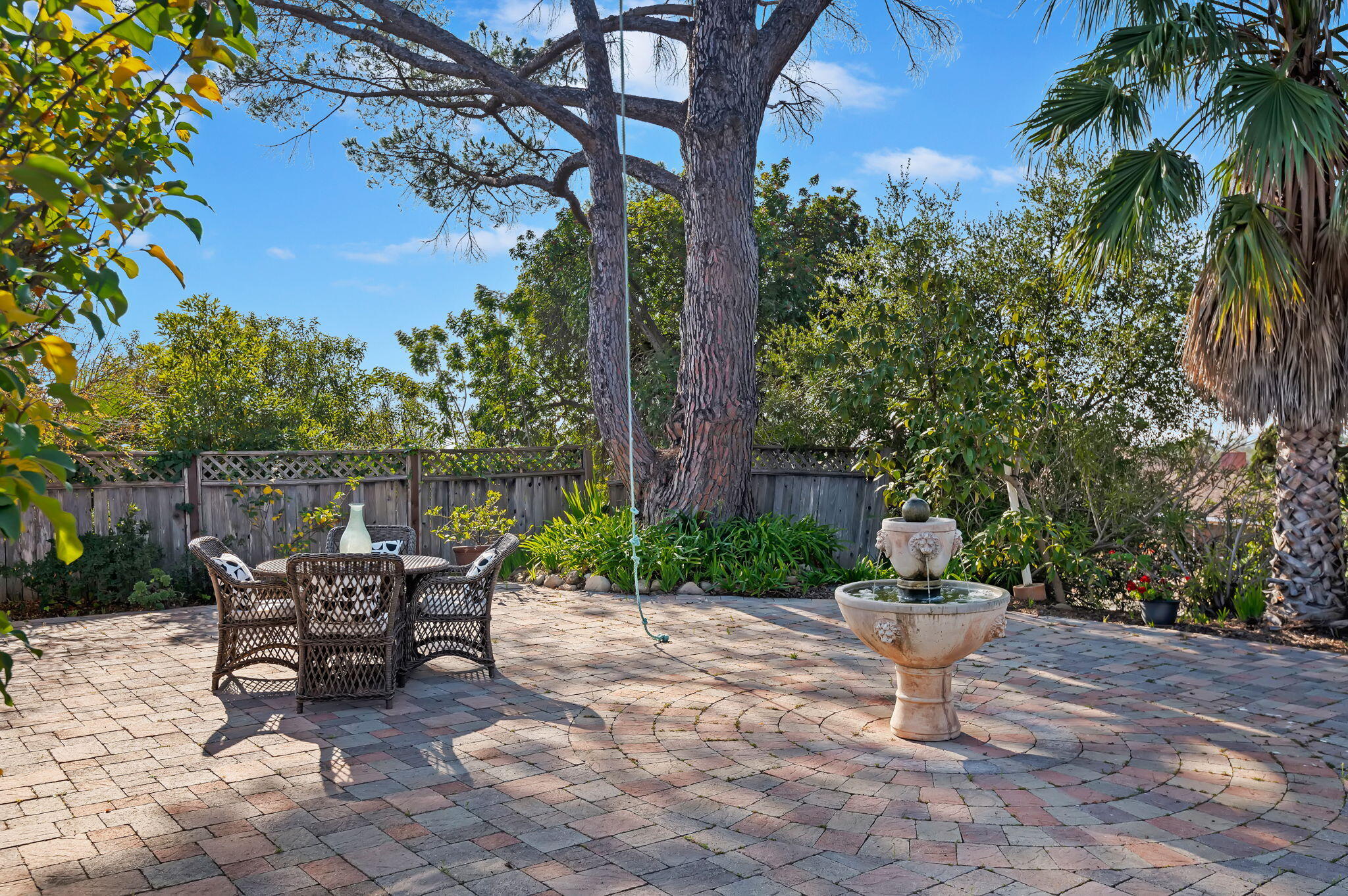 Santa Barbara, California 93105, United States, 4 Bedrooms Bedrooms, ,3 BathroomsBathrooms,Residential,Pending,22079