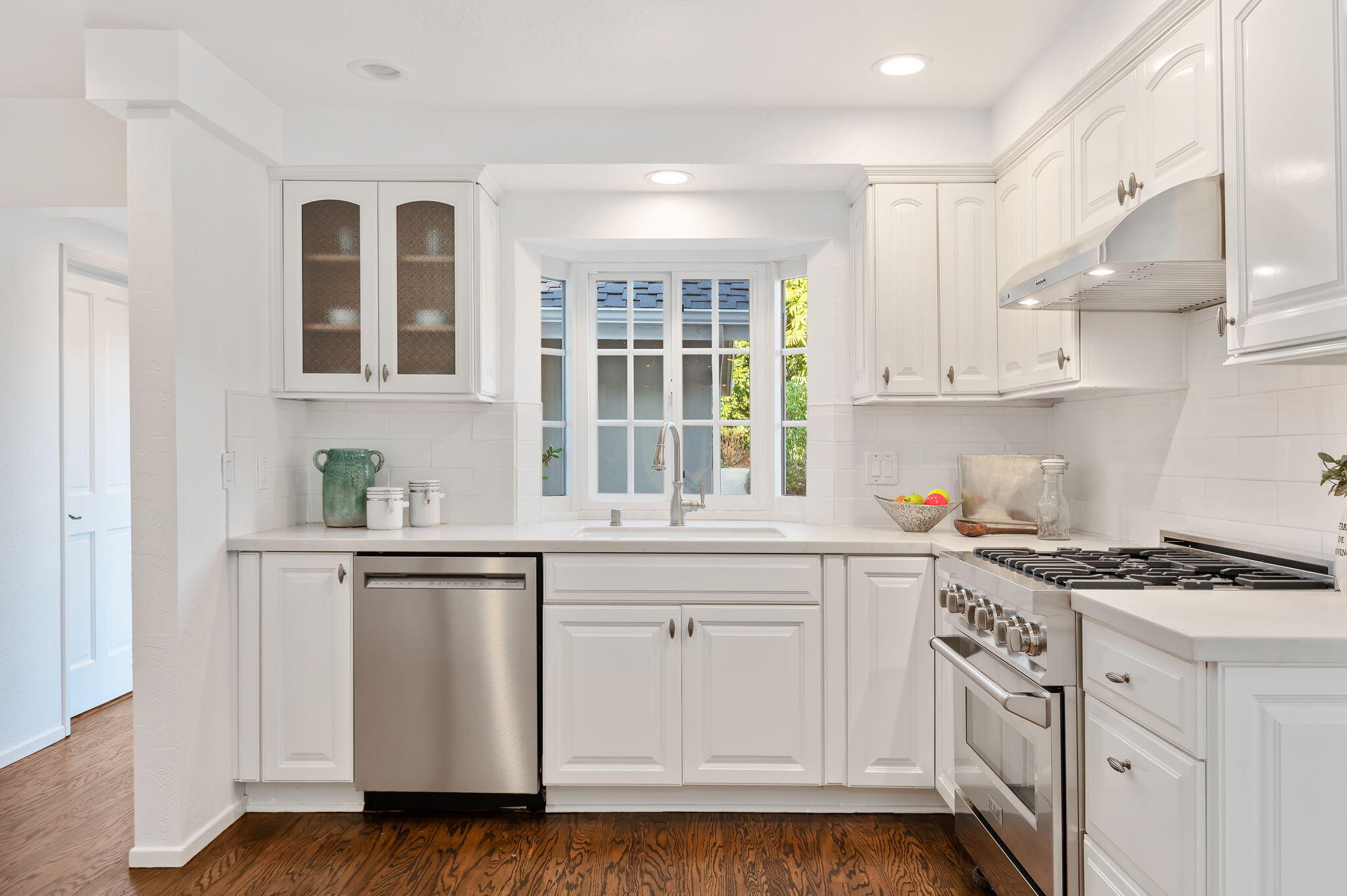 Santa Barbara, California 93105, United States, 4 Bedrooms Bedrooms, ,3 BathroomsBathrooms,Residential,Pending,22079