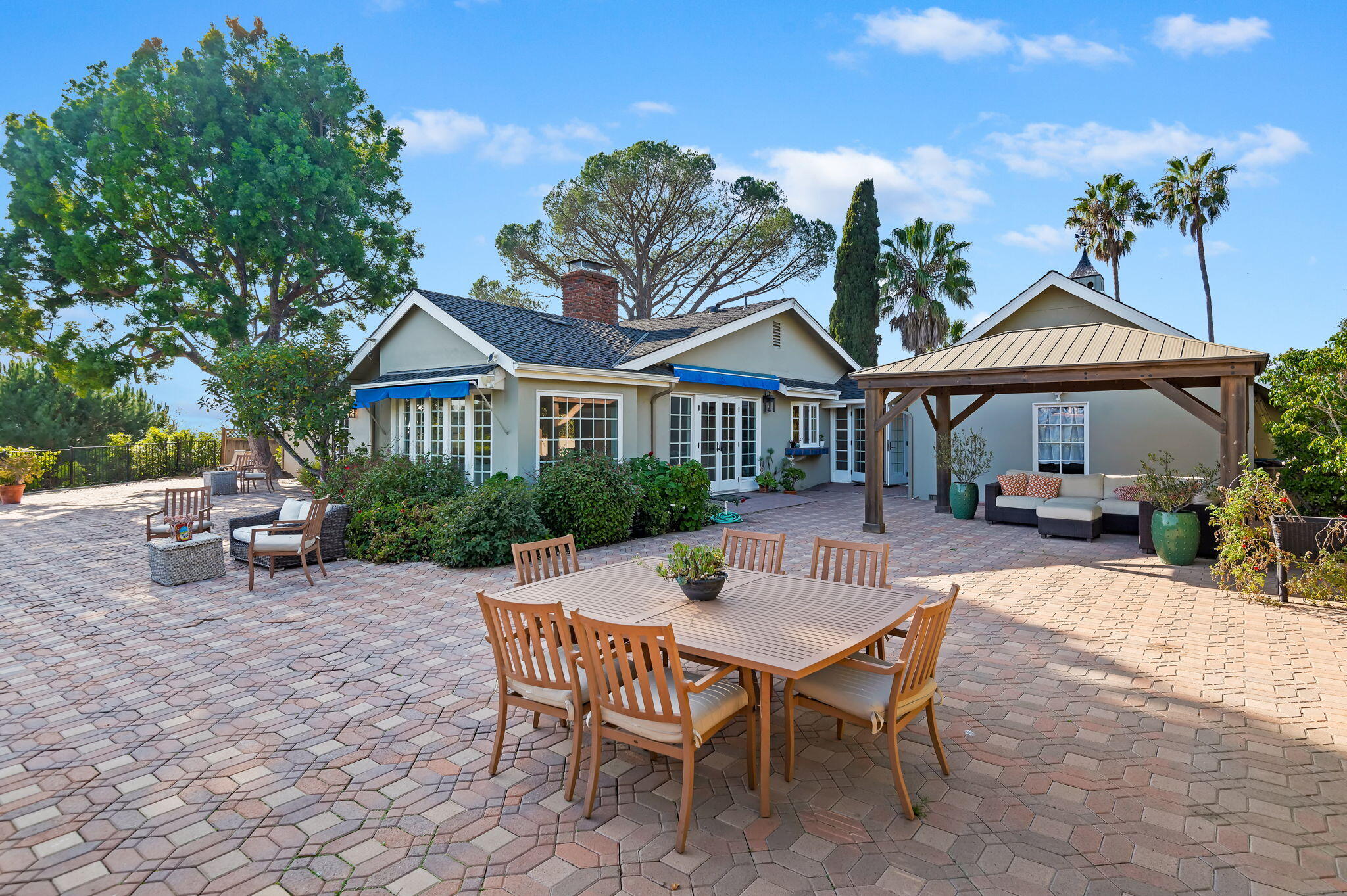 Santa Barbara, California 93105, United States, 4 Bedrooms Bedrooms, ,3 BathroomsBathrooms,Residential,Pending,22079