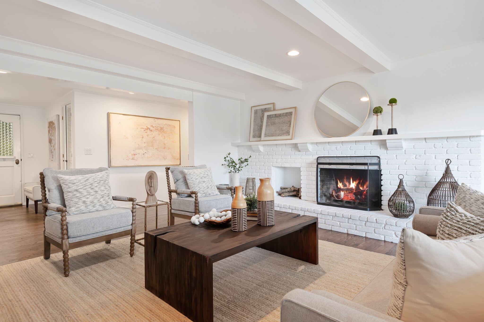 Santa Barbara, California 93105, United States, 4 Bedrooms Bedrooms, ,3 BathroomsBathrooms,Residential,Pending,22079