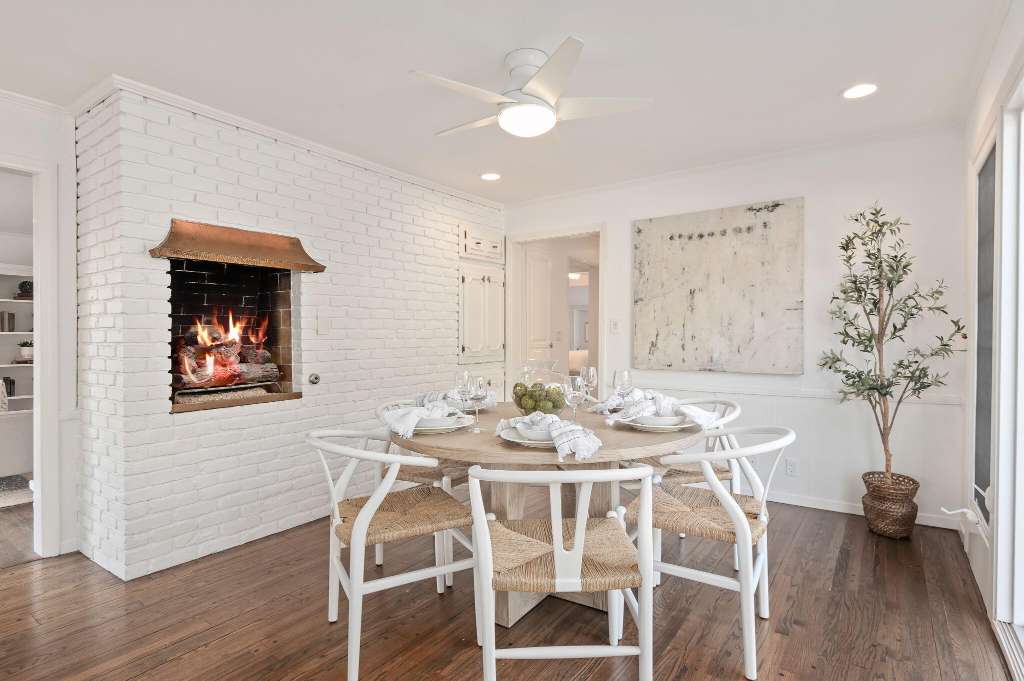 Santa Barbara, California 93105, United States, 4 Bedrooms Bedrooms, ,3 BathroomsBathrooms,Residential,Pending,22079