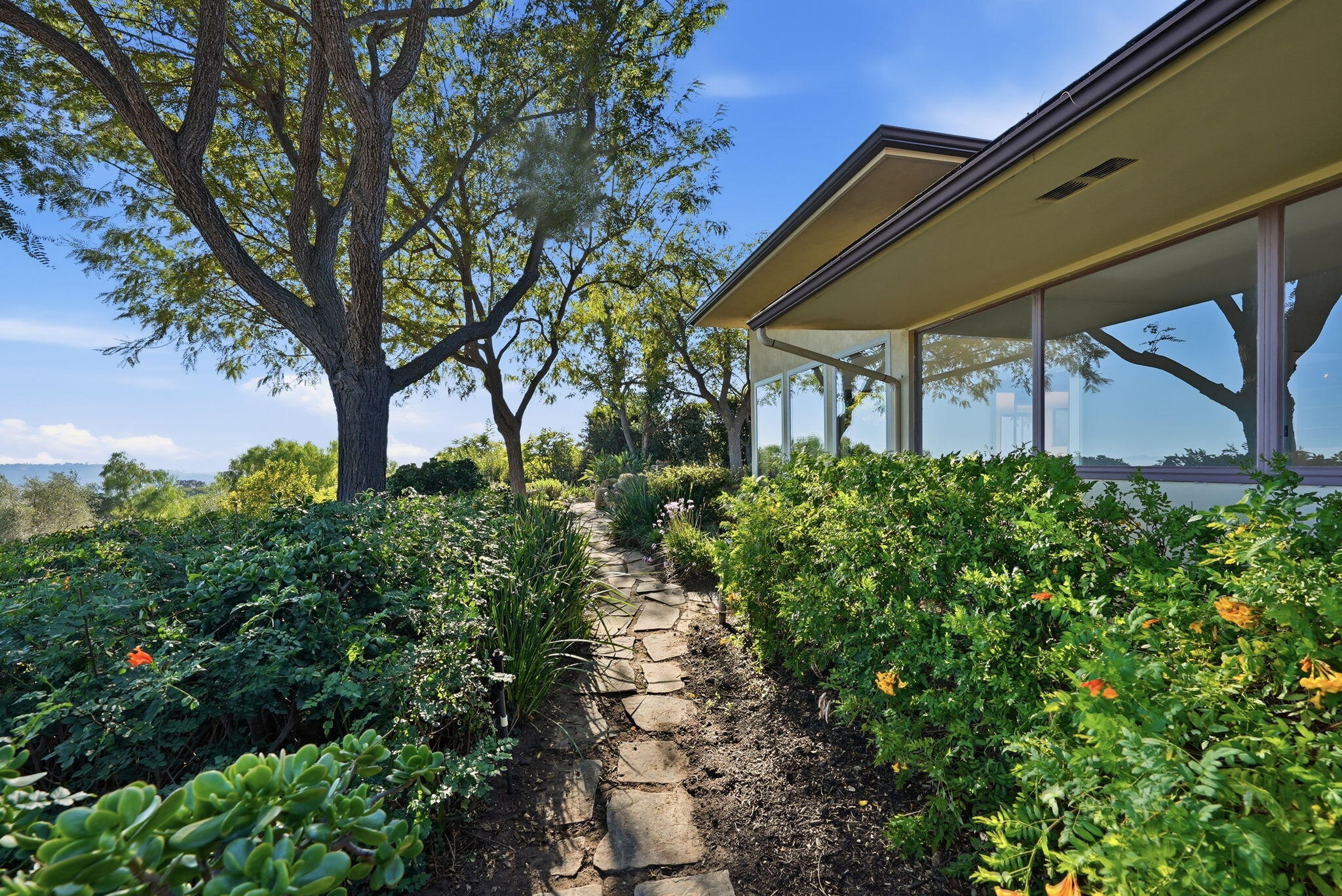 1290 N Ontare Road