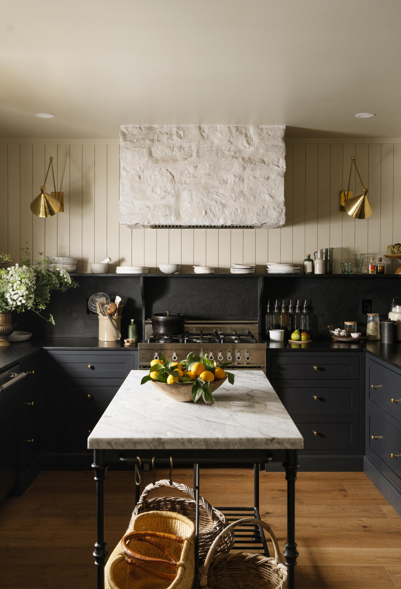 Montecito, California 93108, United States, 3 Bedrooms Bedrooms, ,3 BathroomsBathrooms,Residential,Active,117940